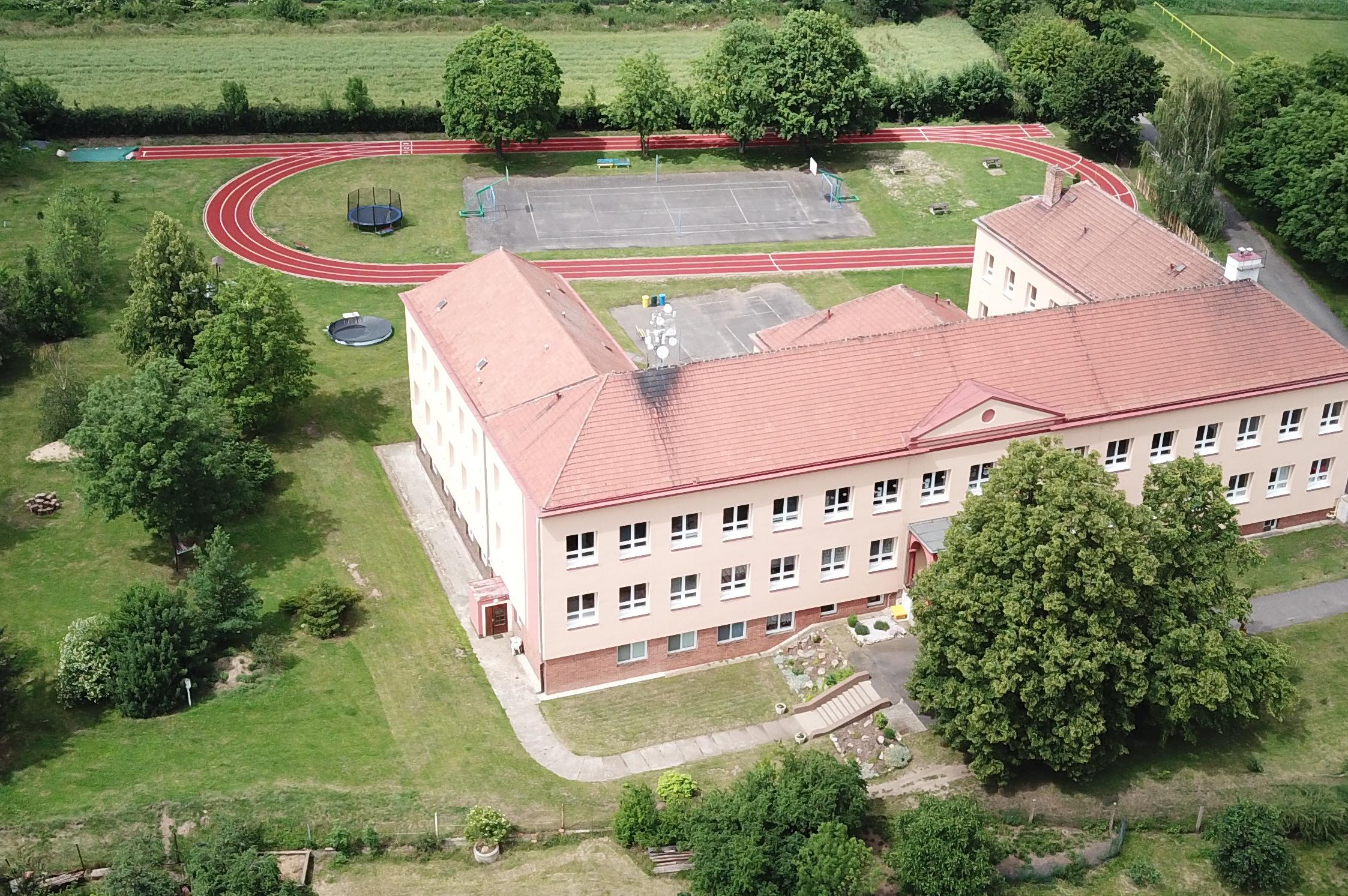 Základní škola Měcholupy, okres Louny