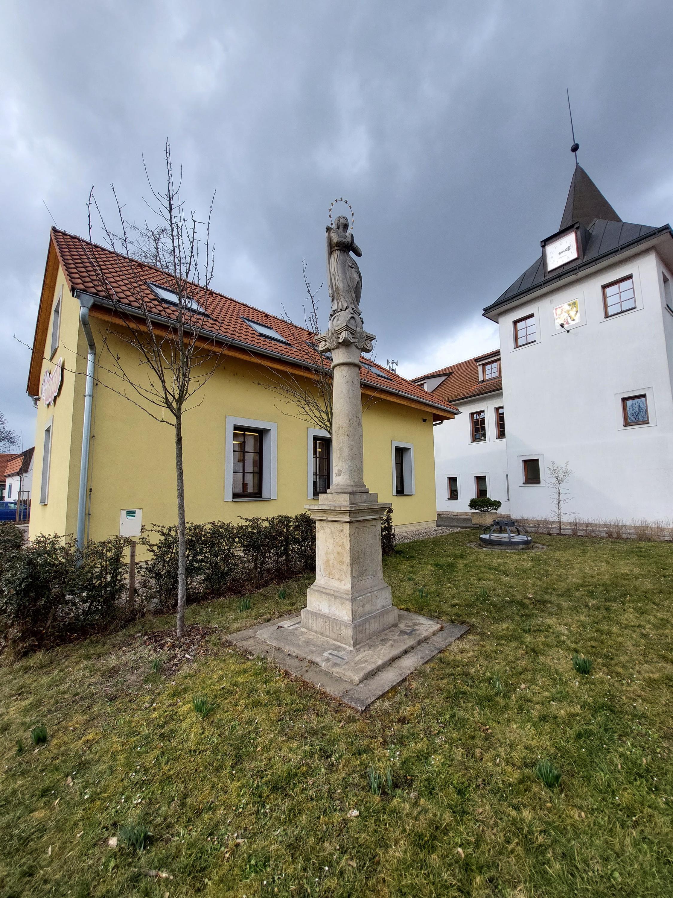 Úřad městské části Praha-Dolní Počernice foto 2