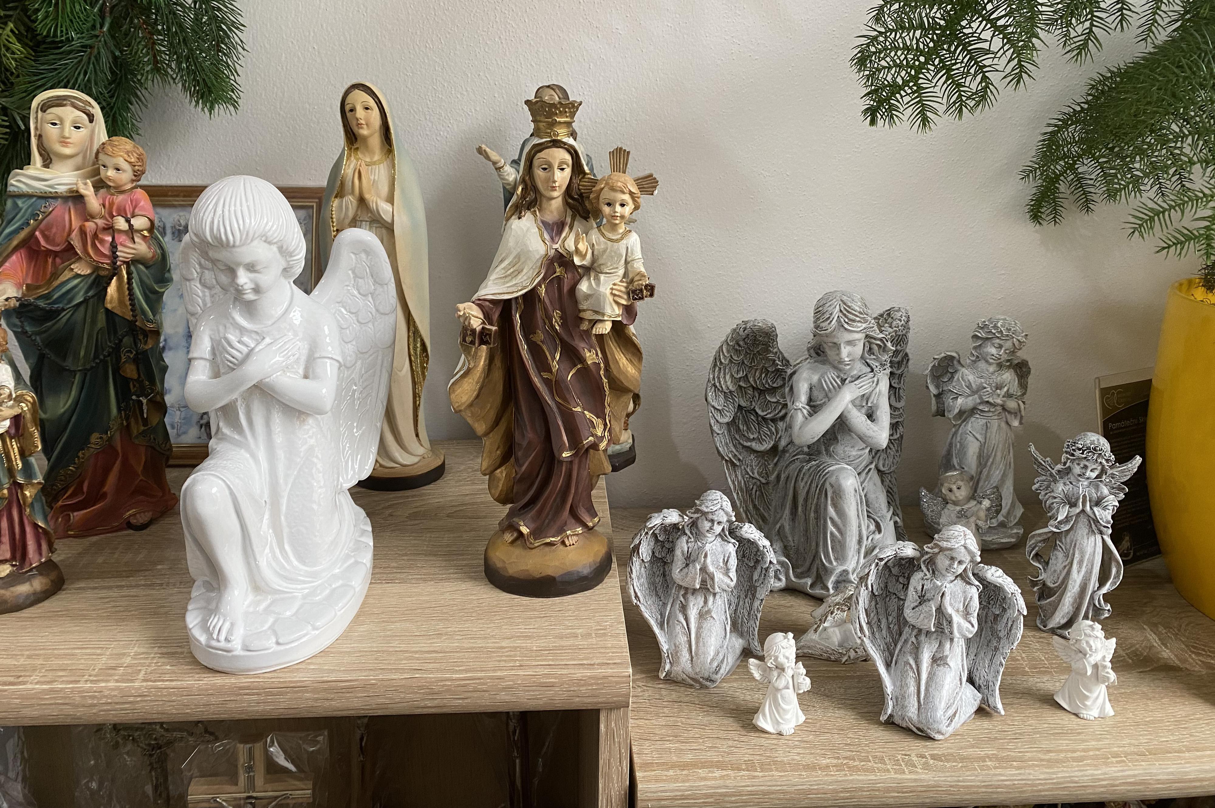 Keramické zboží, sošky a andílci