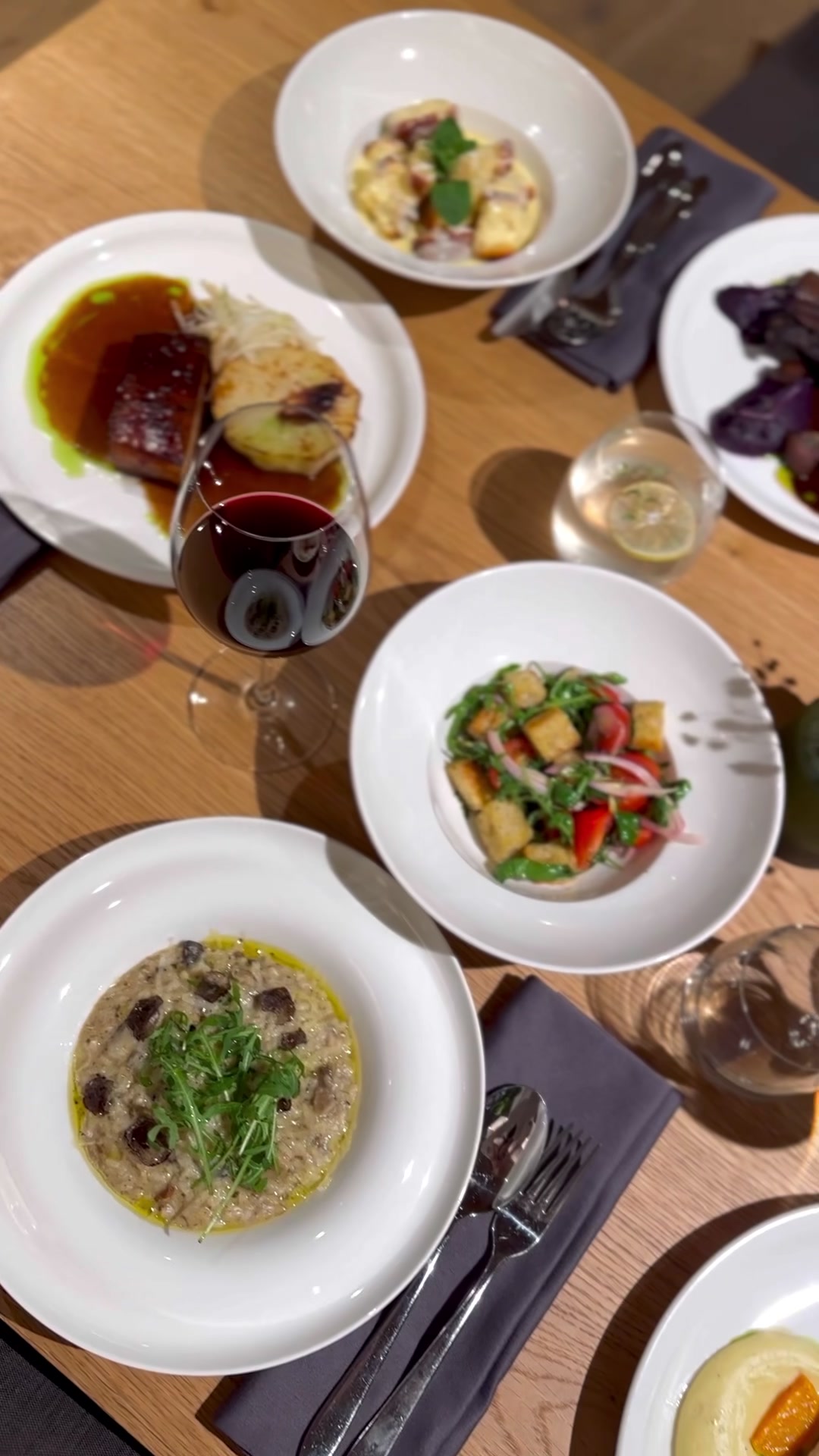 KAPKA RESORT - Restaurace foto 2 (náhled videa)