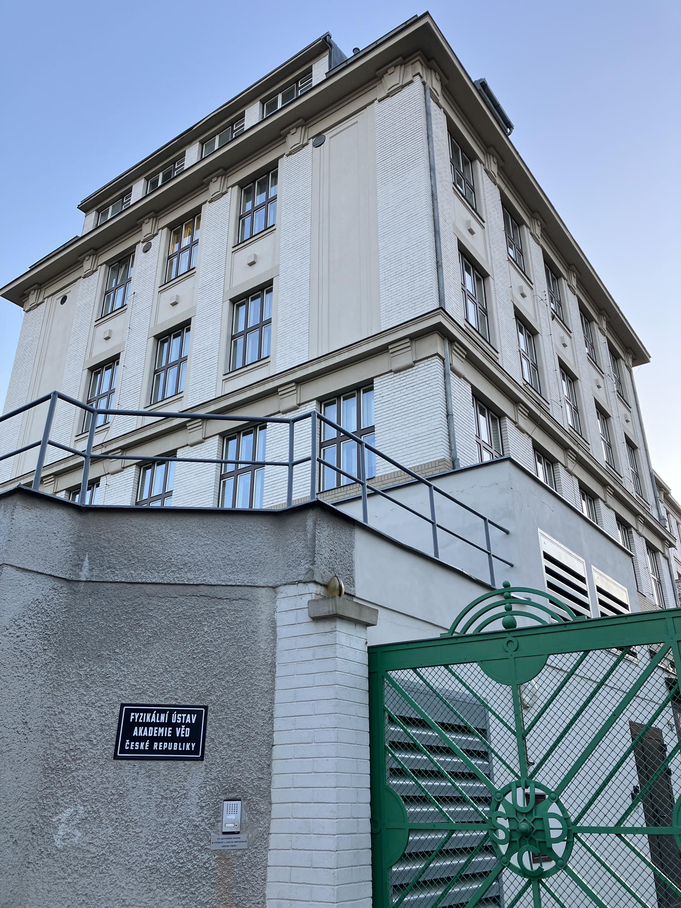 Fyzikální ústav AV ČR, v.v.i. foto 3