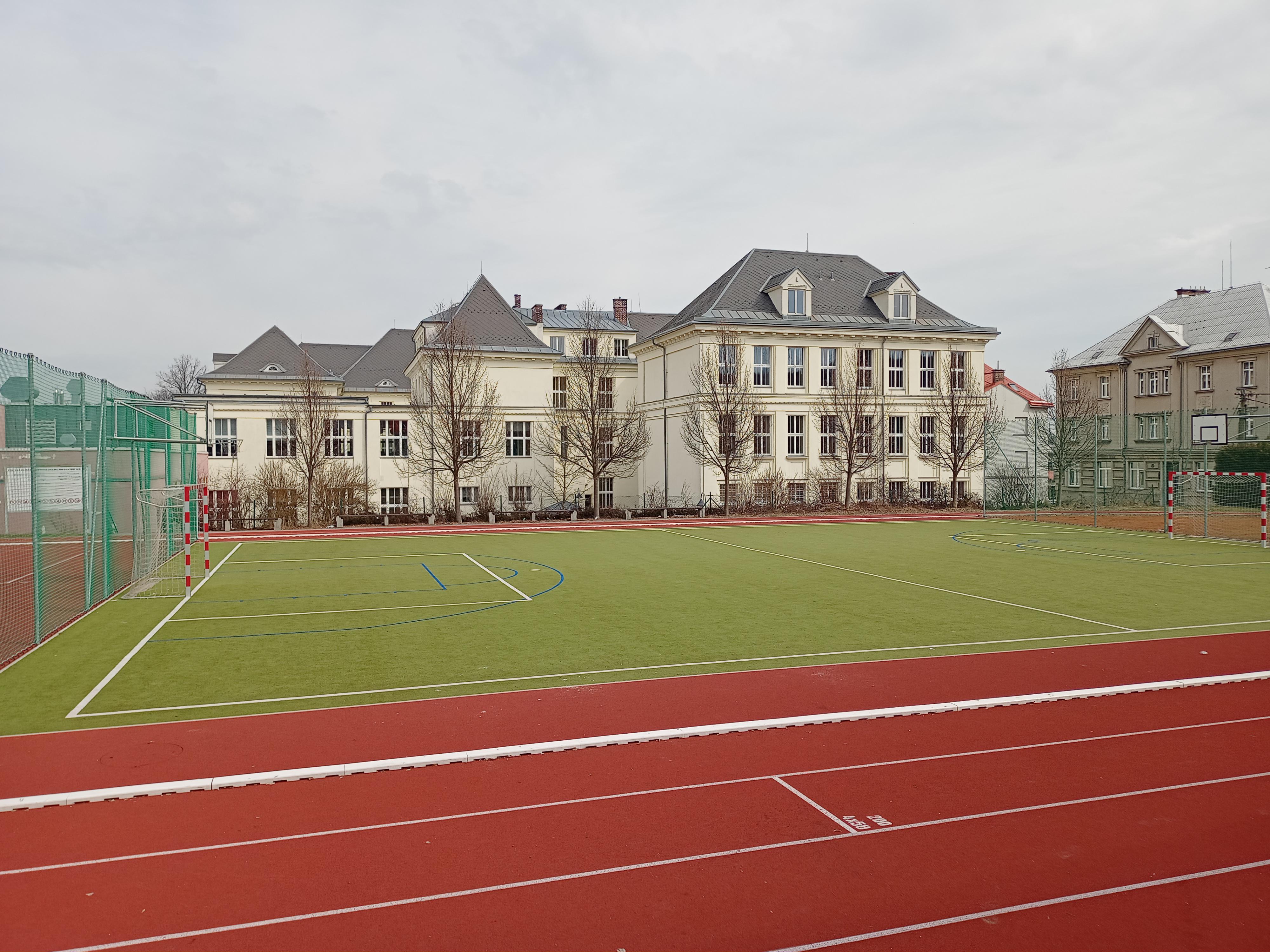 ZŠ praktická a ZŠ speciální Lomnice nad Popelkou foto 2