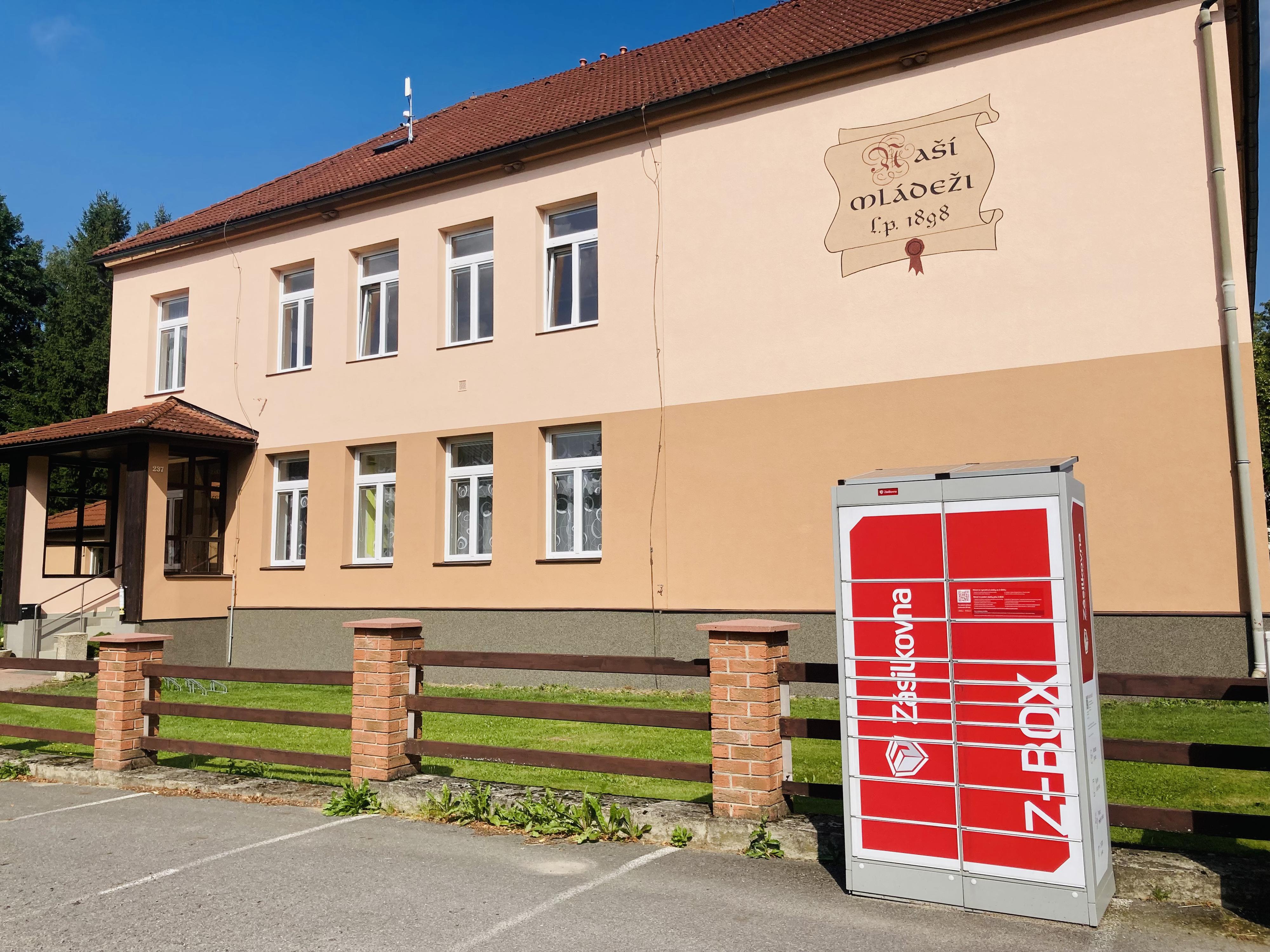 Základní škola a mateřská škola Svratouch