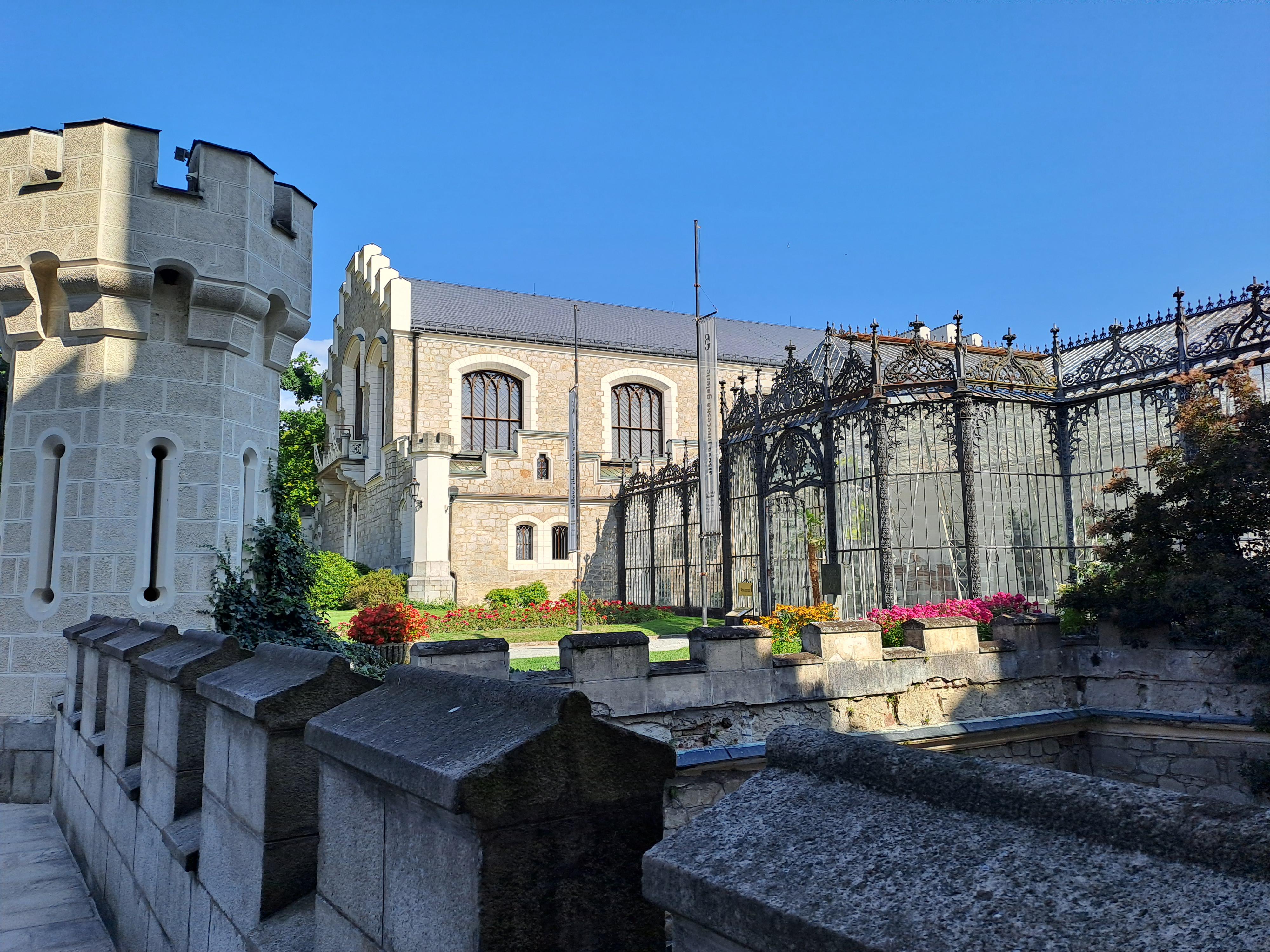 Knihovna Alšovy jihočeské galerie v Hluboké nad Vltavou foto 1