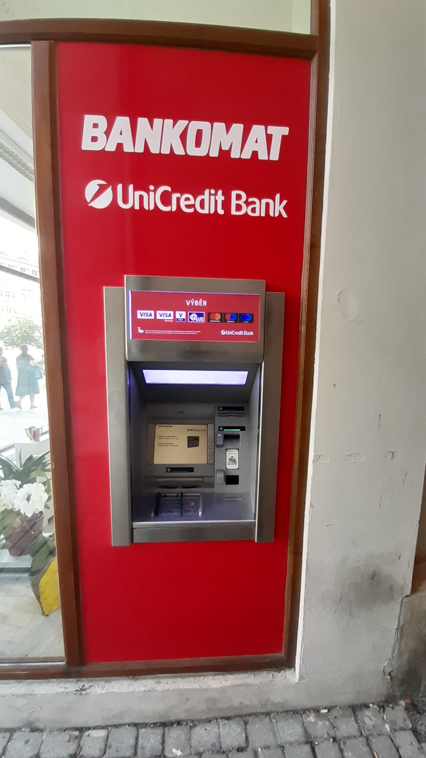 Bankomat UniCredit Bank Czech Republic foto 2