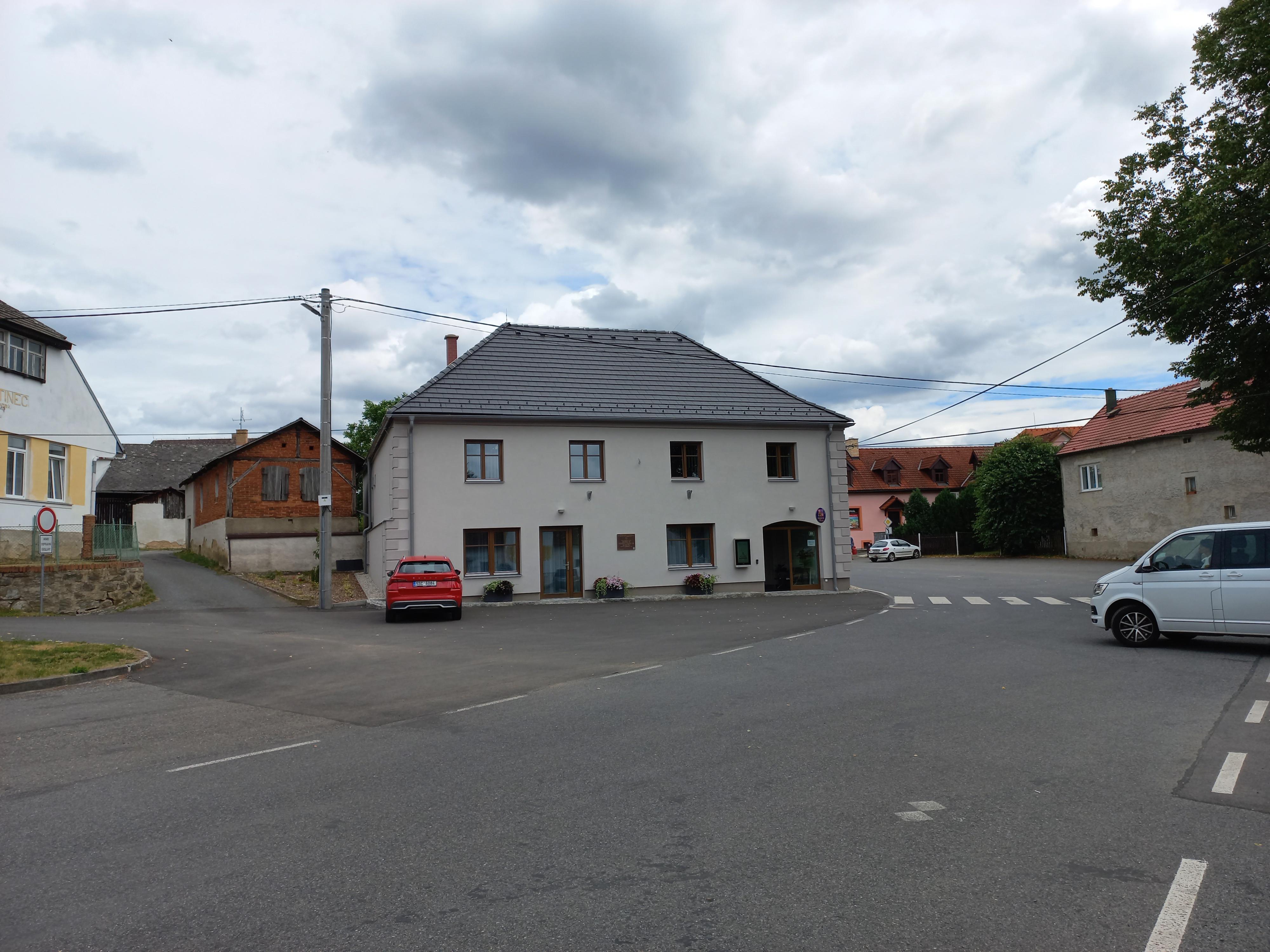 Hvožďany - obecní úřad foto 2