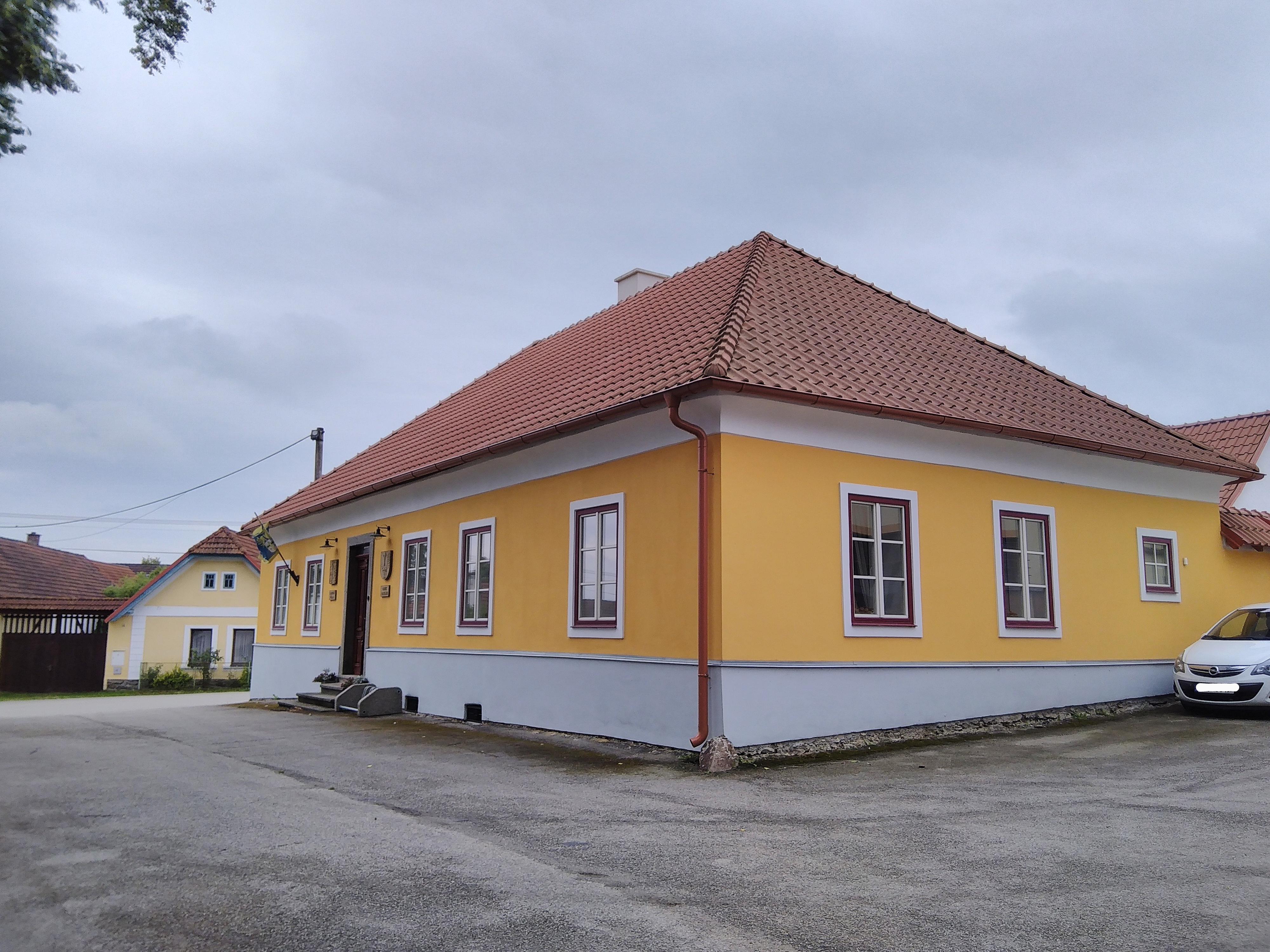 Rataje - obecní úřad foto 2