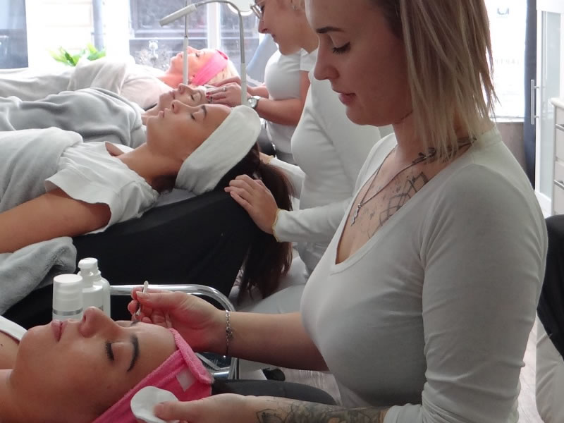 Academy of Beauty - kosmetické kurzy foto 4