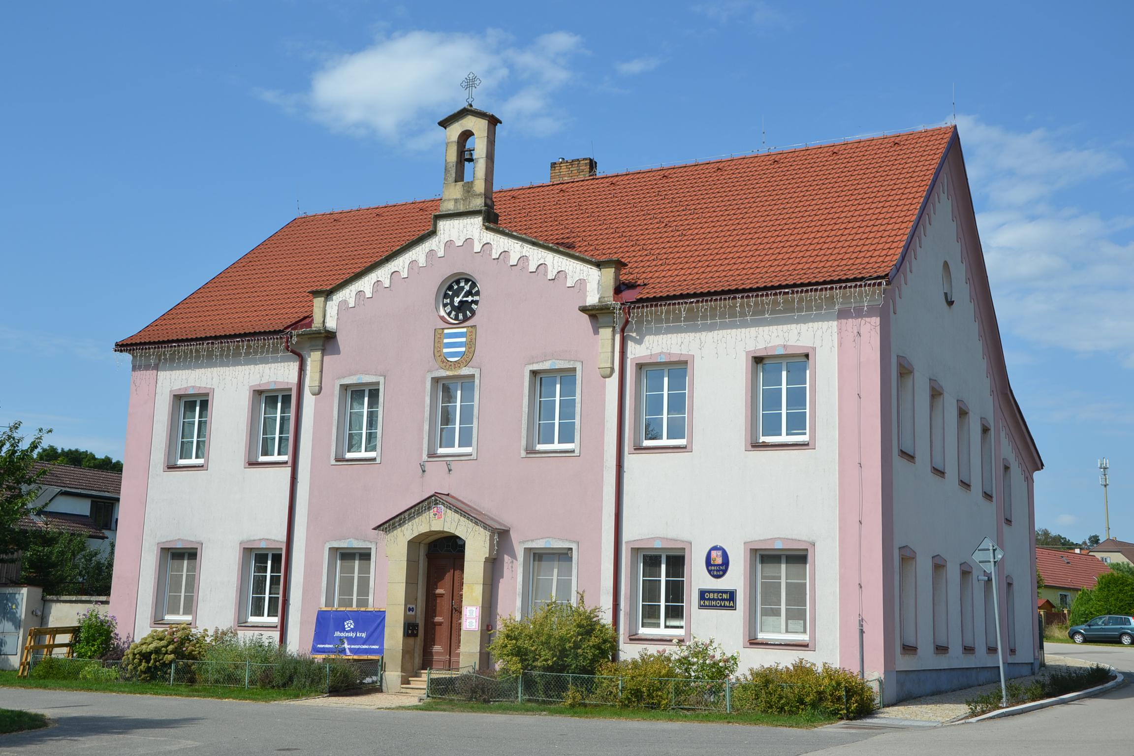 Roseč - obecní úřad foto 2