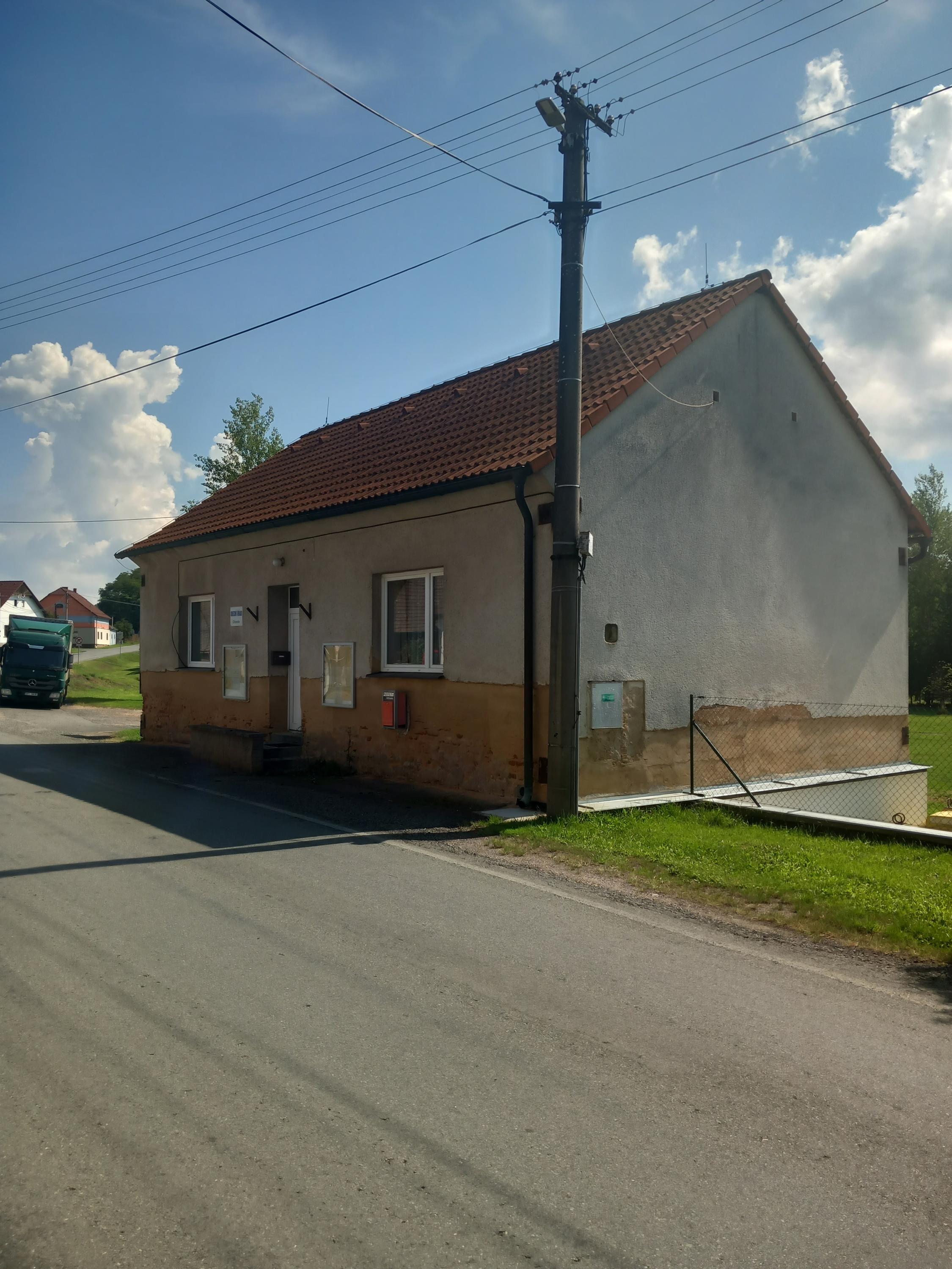 Chomle - obecní úřad foto 2