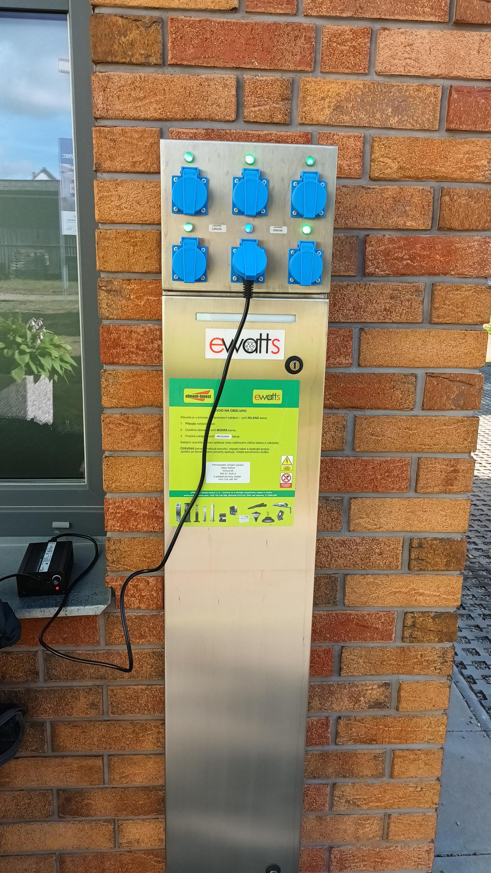 Nabíjecí stanice pro elektrokola - Muzeum Špejchar foto 2