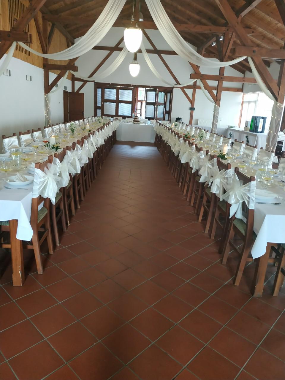 Restaurace u tenisových kurtů foto 3