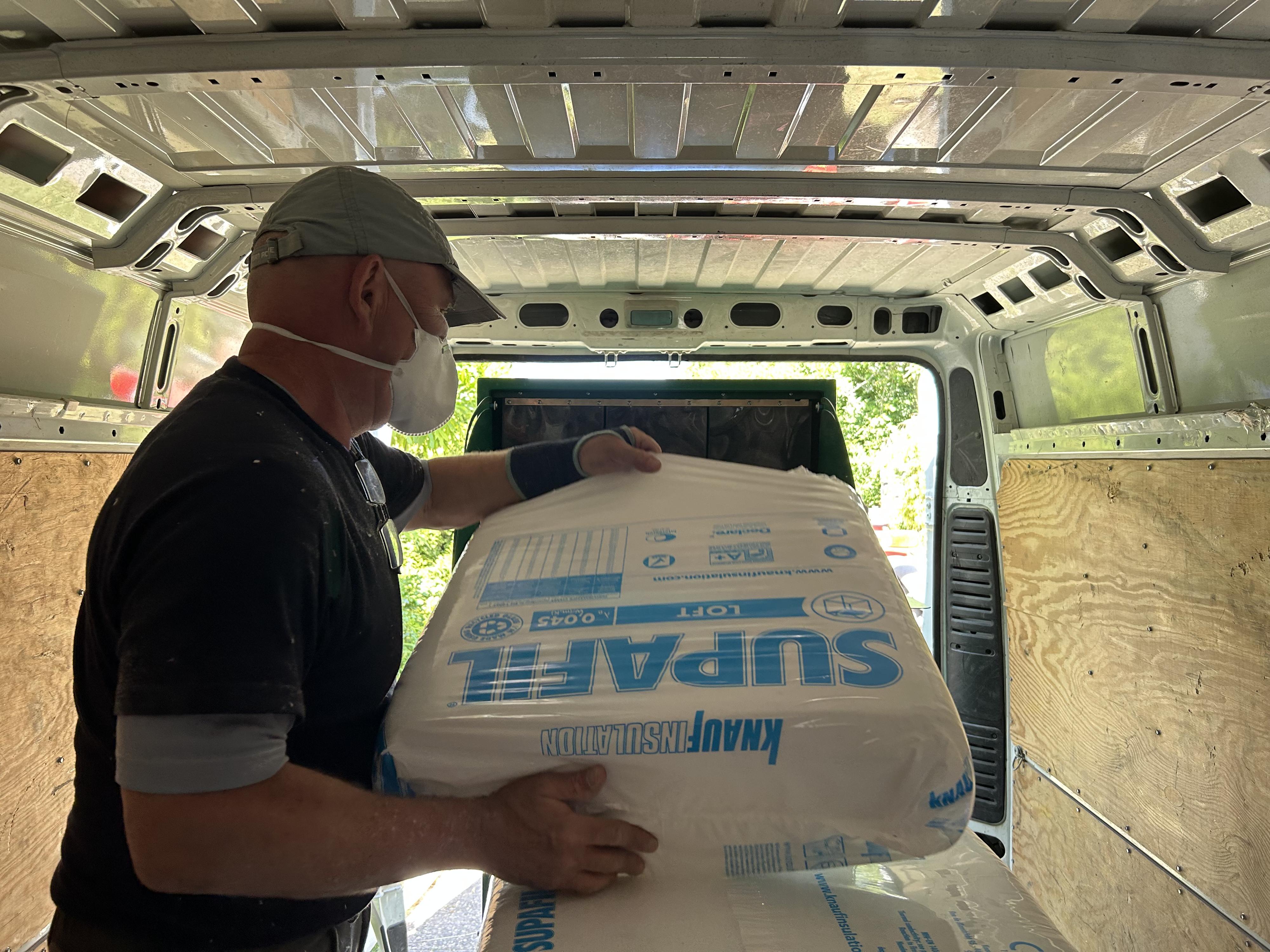 Nafoukaná s.r.o. - foukaná izolace - zateplení půdy, stropů, stěn ad. foto 6