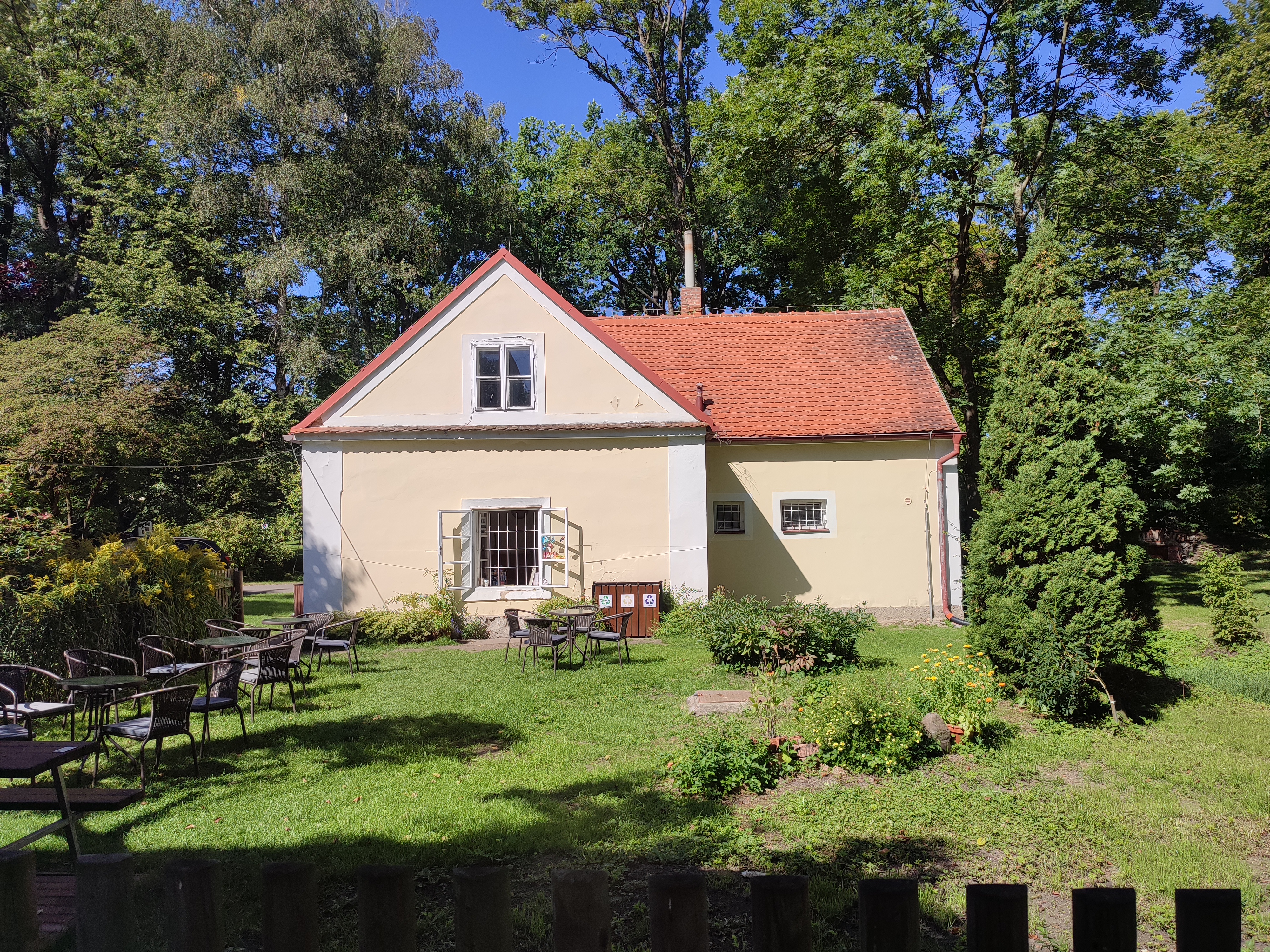 Občerstvení U Památníku foto 3