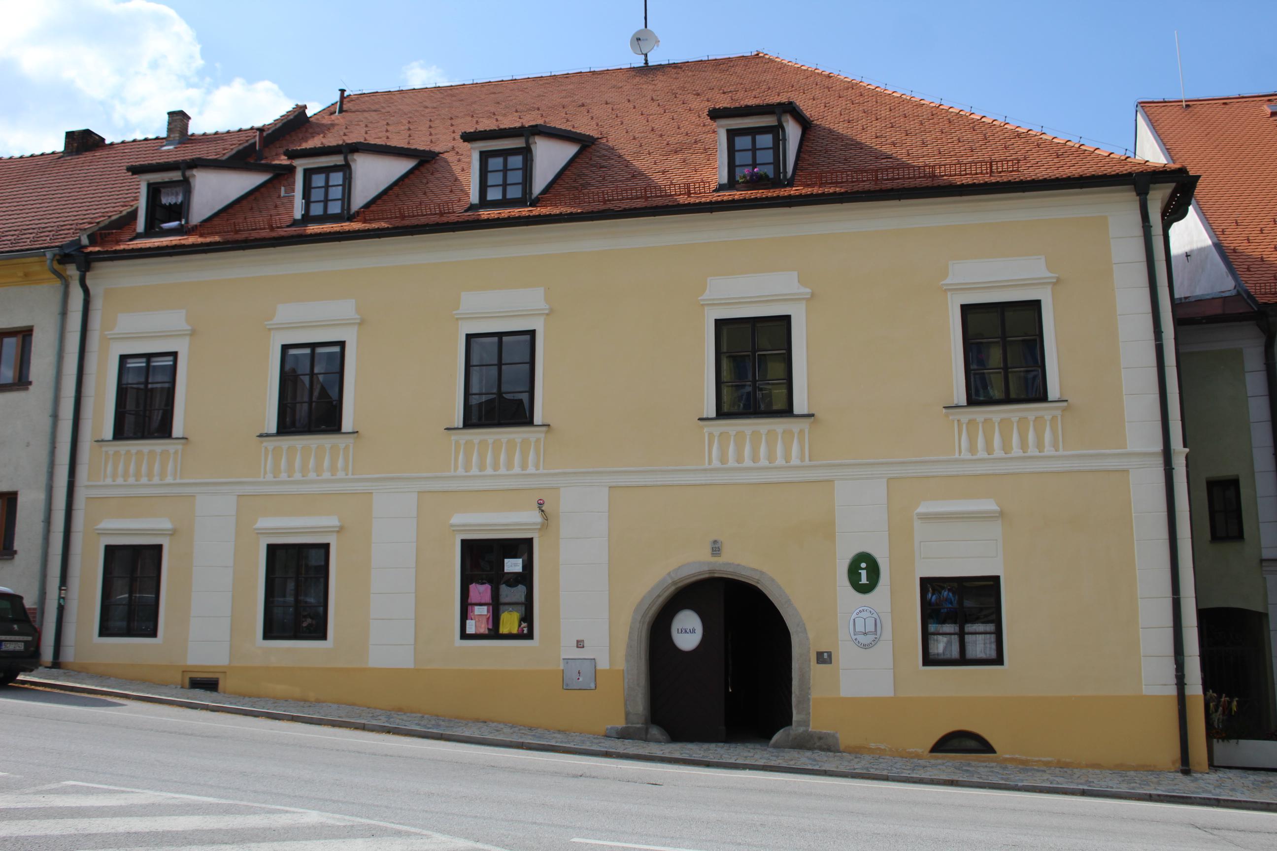 Obecní knihovna Benešov nad Černou foto 2