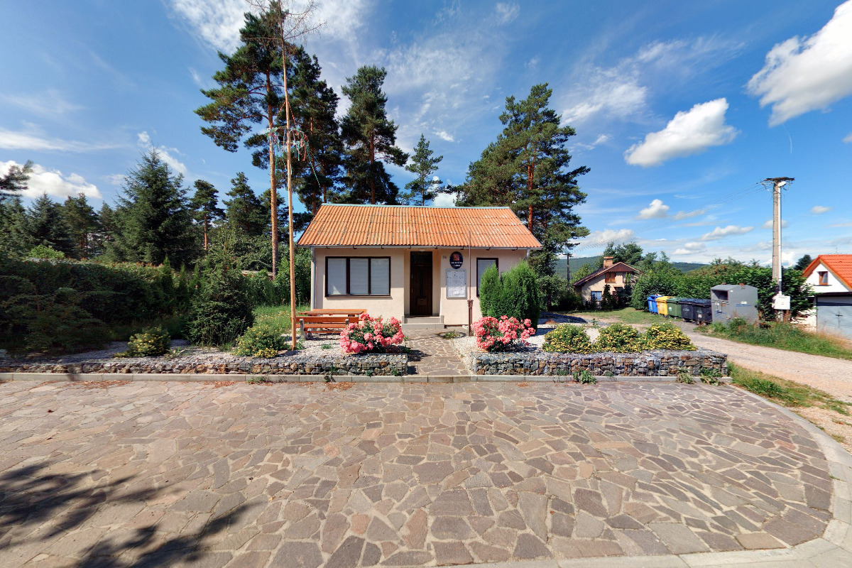 Hradce - obecní úřad foto 2