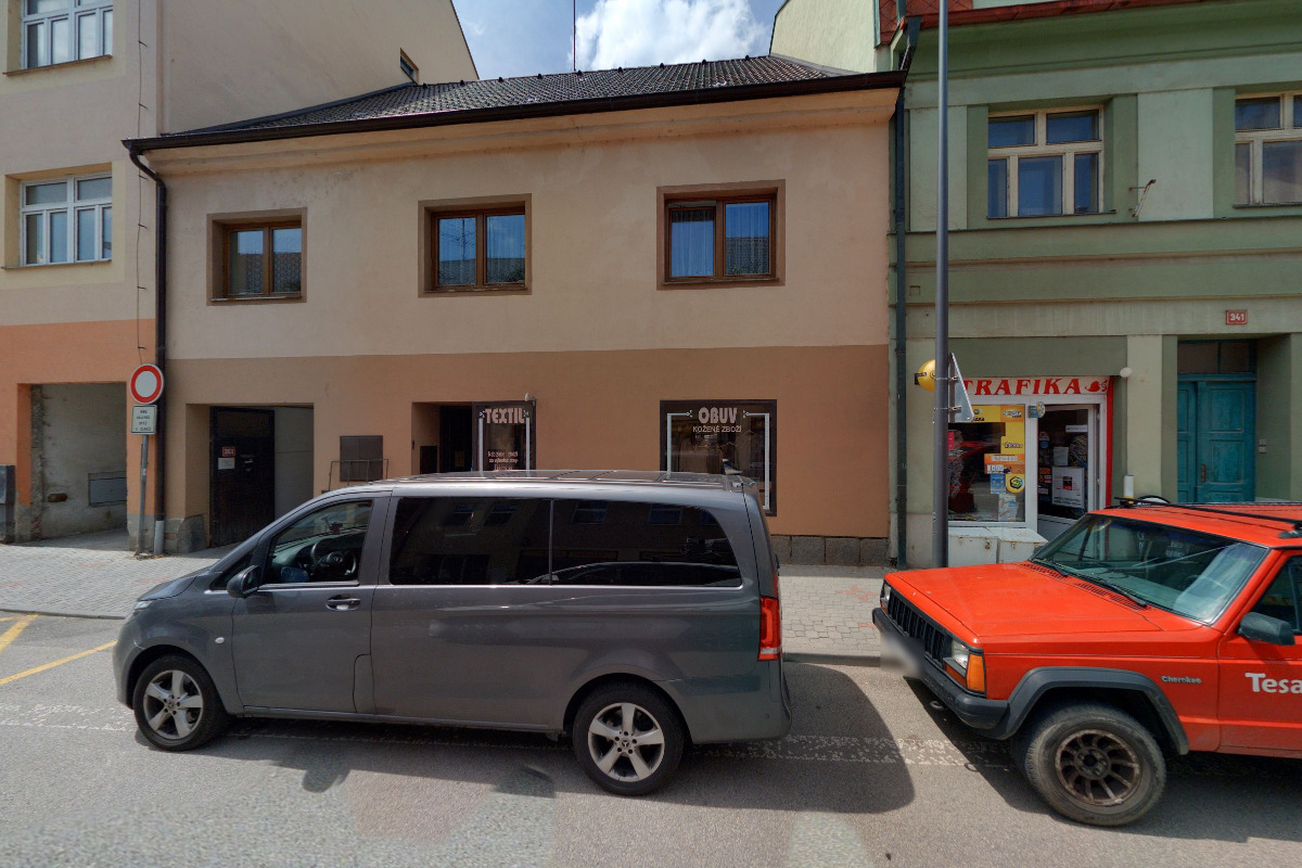 Autoservis u základní školy foto 2