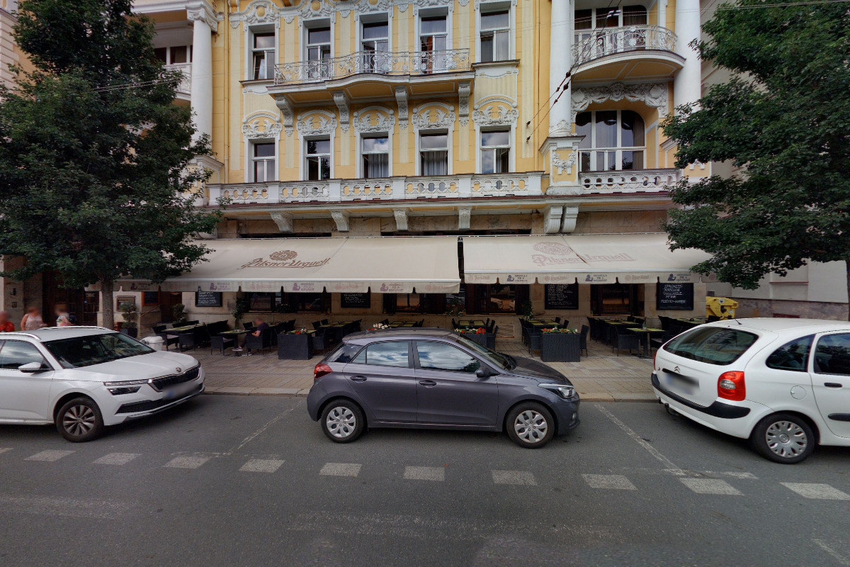 Churchill's Pub & Restaraunt