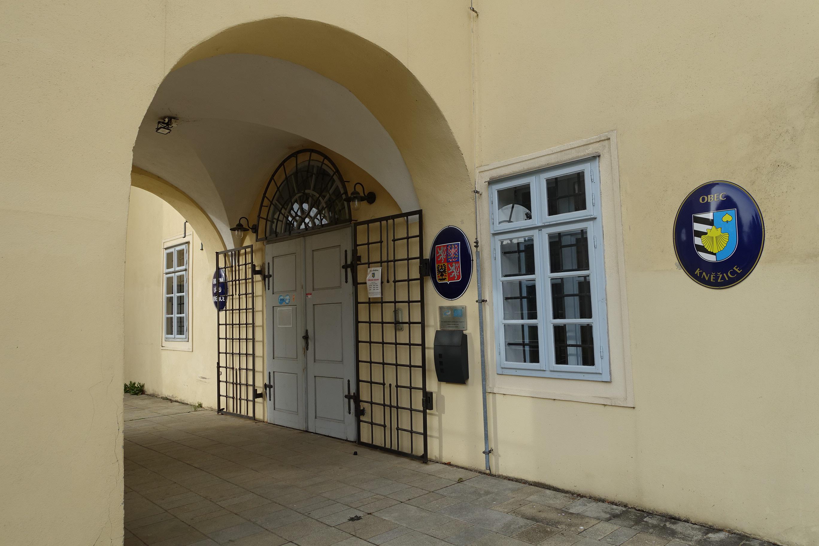 Kněžice - obecní úřad foto 2