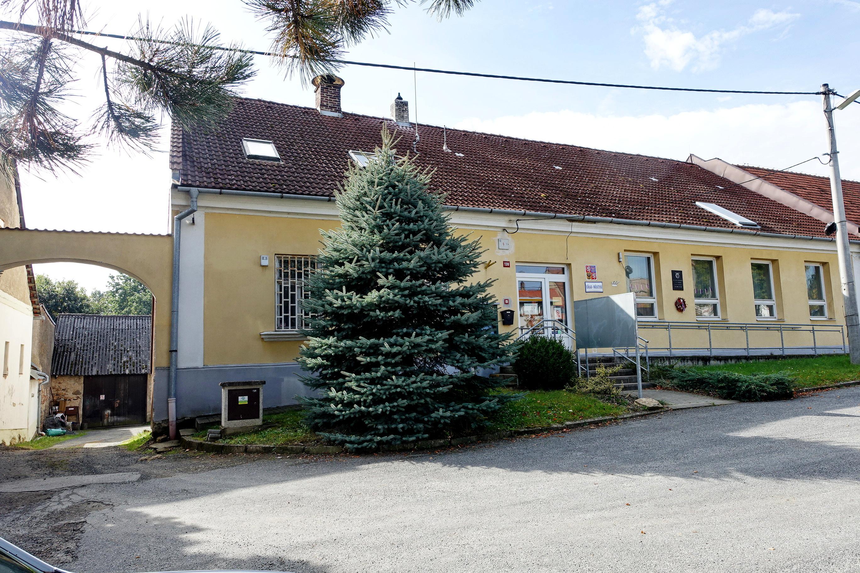 Bobrová - úřad městyse