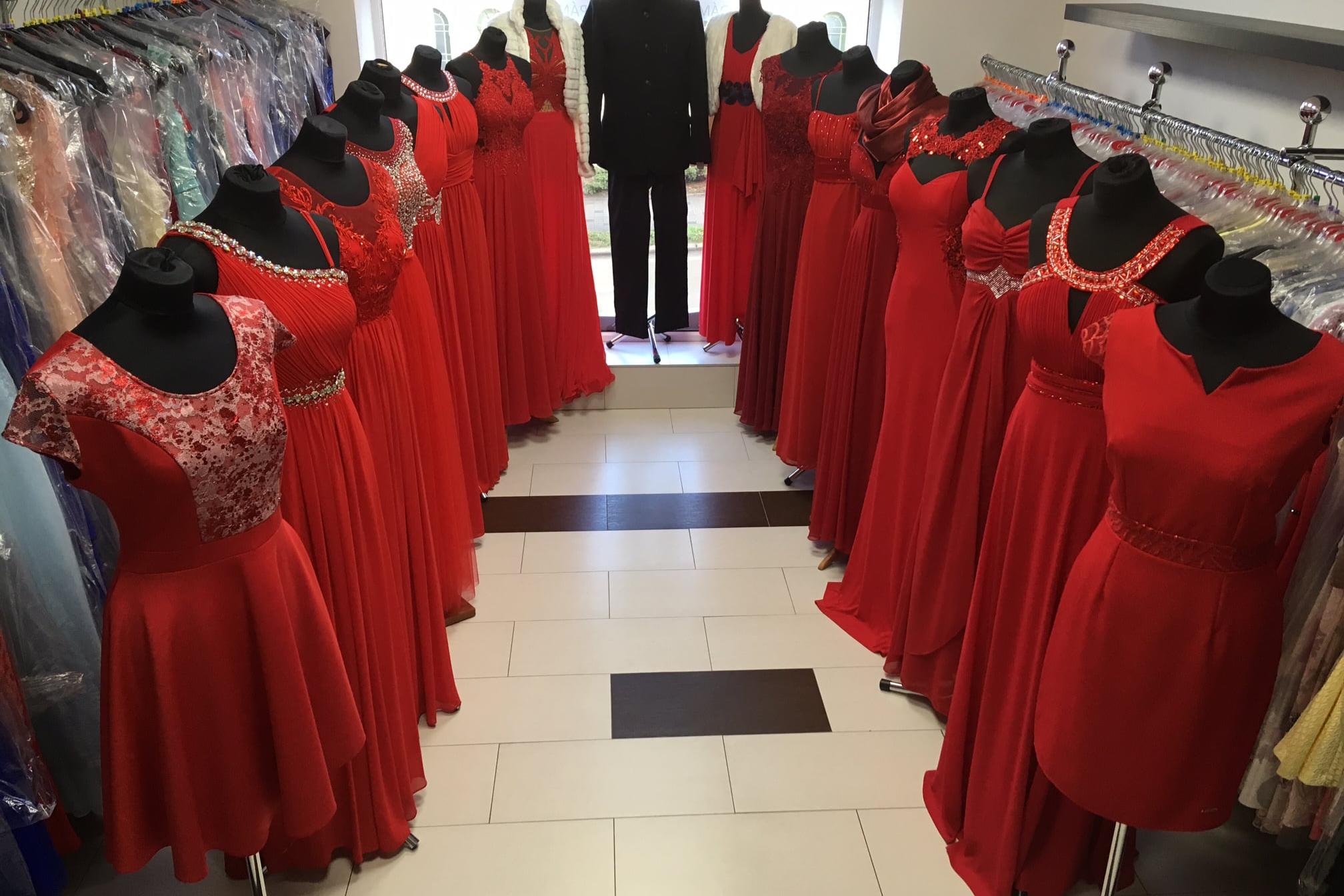 Šaty k prodeji více jak 1500ks.