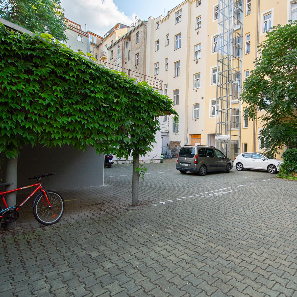 MR.PARKIT - Parking Víta Nejedlého foto 4