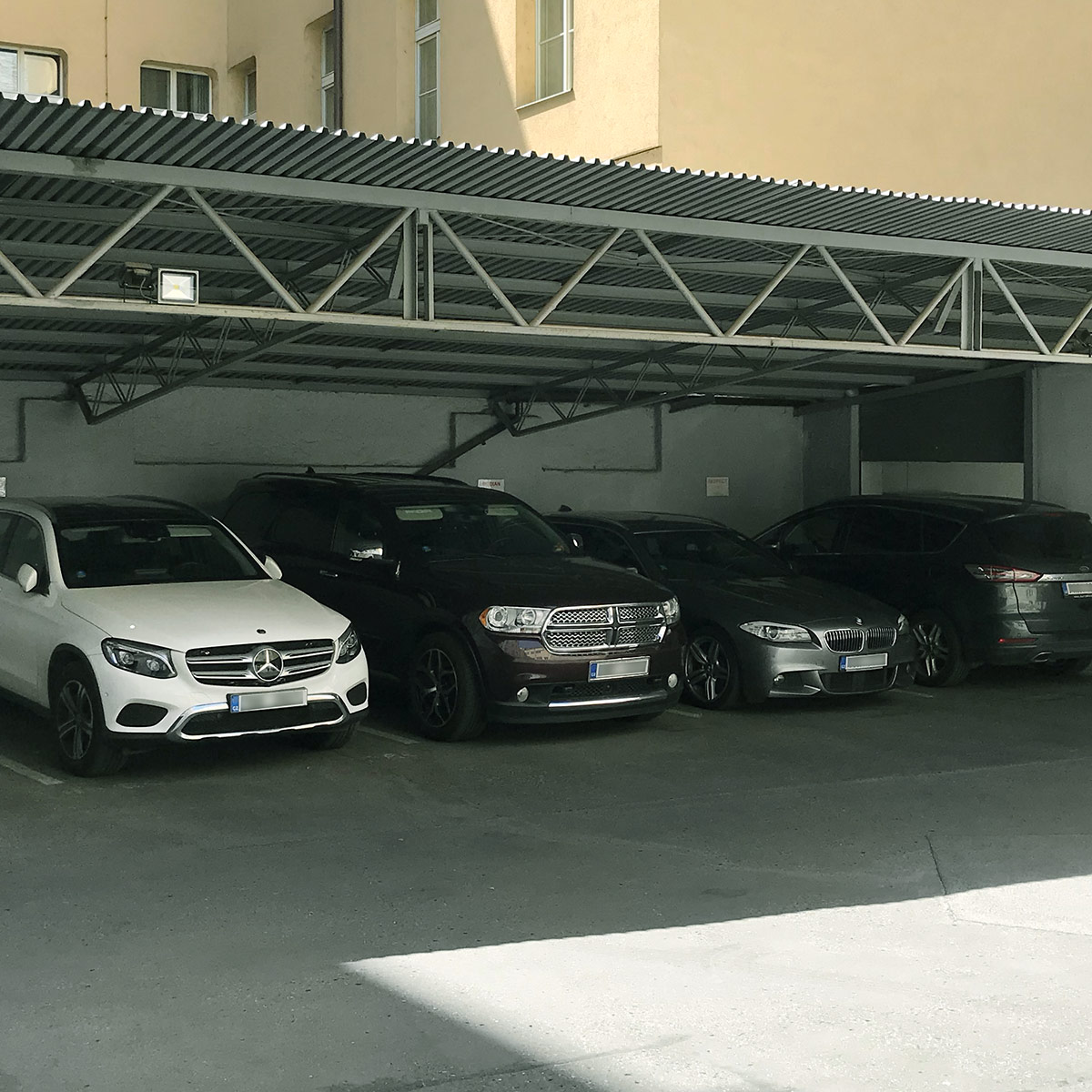 MR.PARKIT - Parking Opletalova foto 2