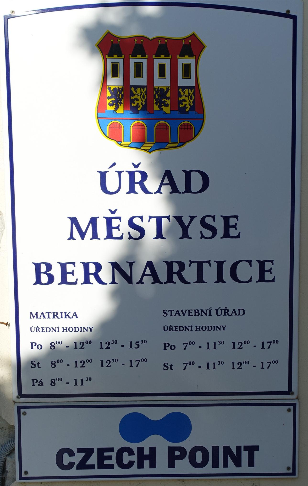 Bernartice - úřad městyse foto 2