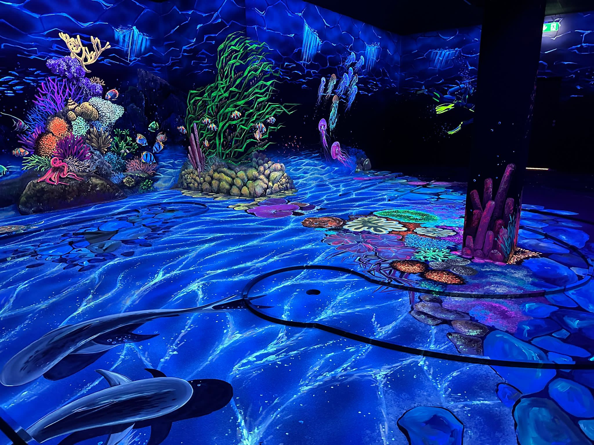 3D Black Light Minigolf foto 2