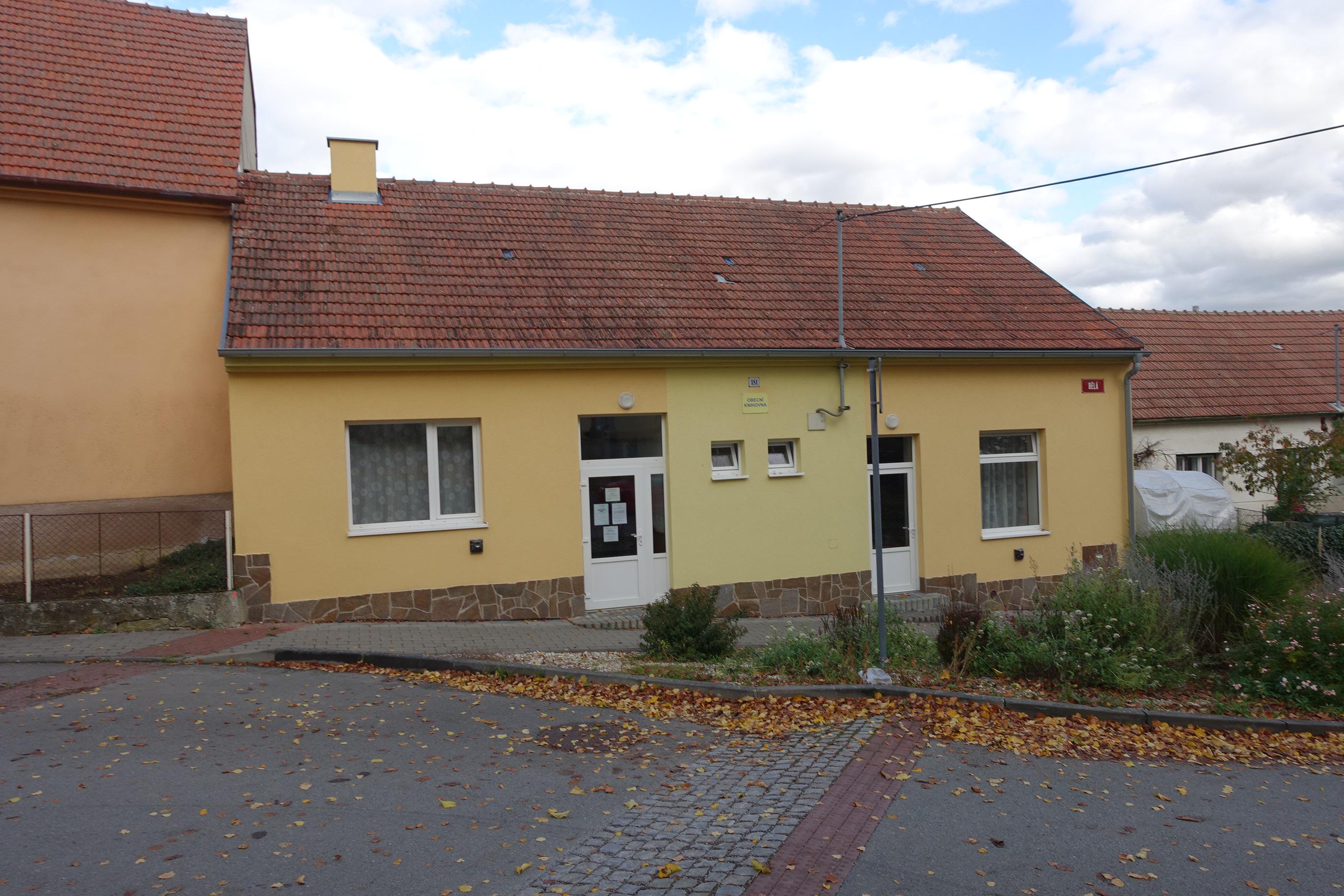 Obecní knihovna Ostrov u Macochy