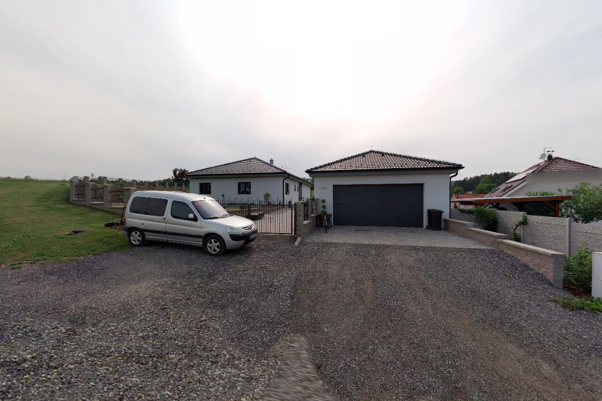 Pneuautosevis, přeprava osob Petr Janura