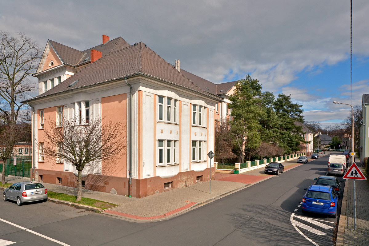 Masarykova ZŠ Bohumín, Seifertova foto 2