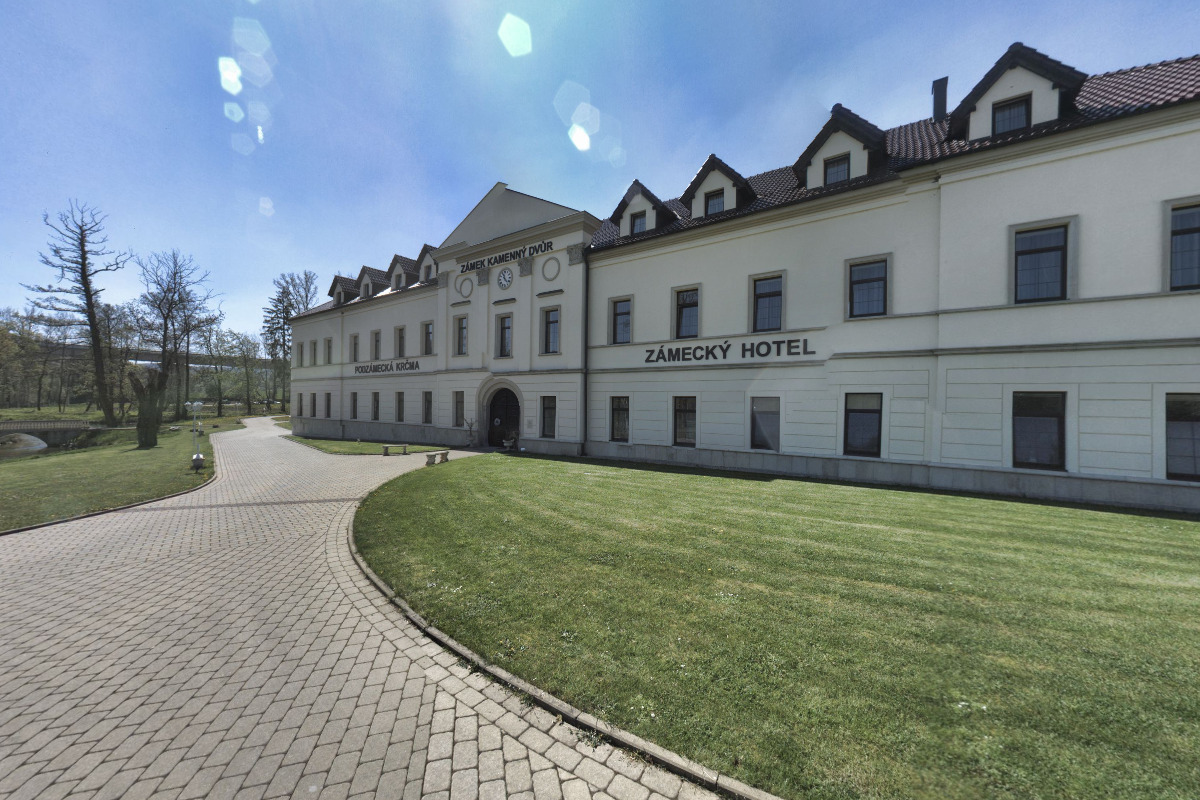 Manfred Schöner - Hotel Zámek Kamenný Dvůr