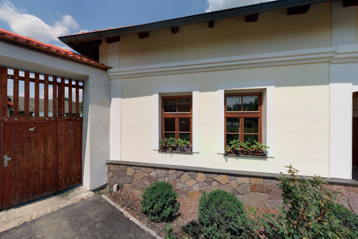 Stáj Lhota pod Horami