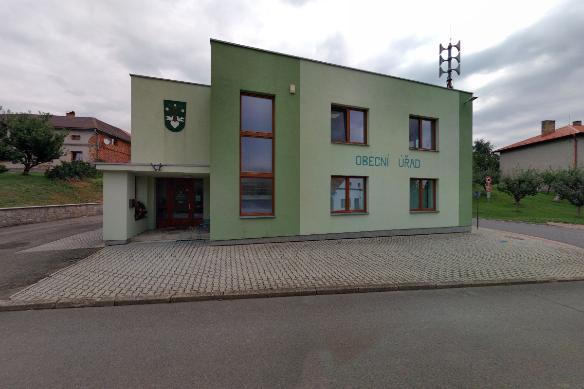Milenov - obecní úřad foto 2