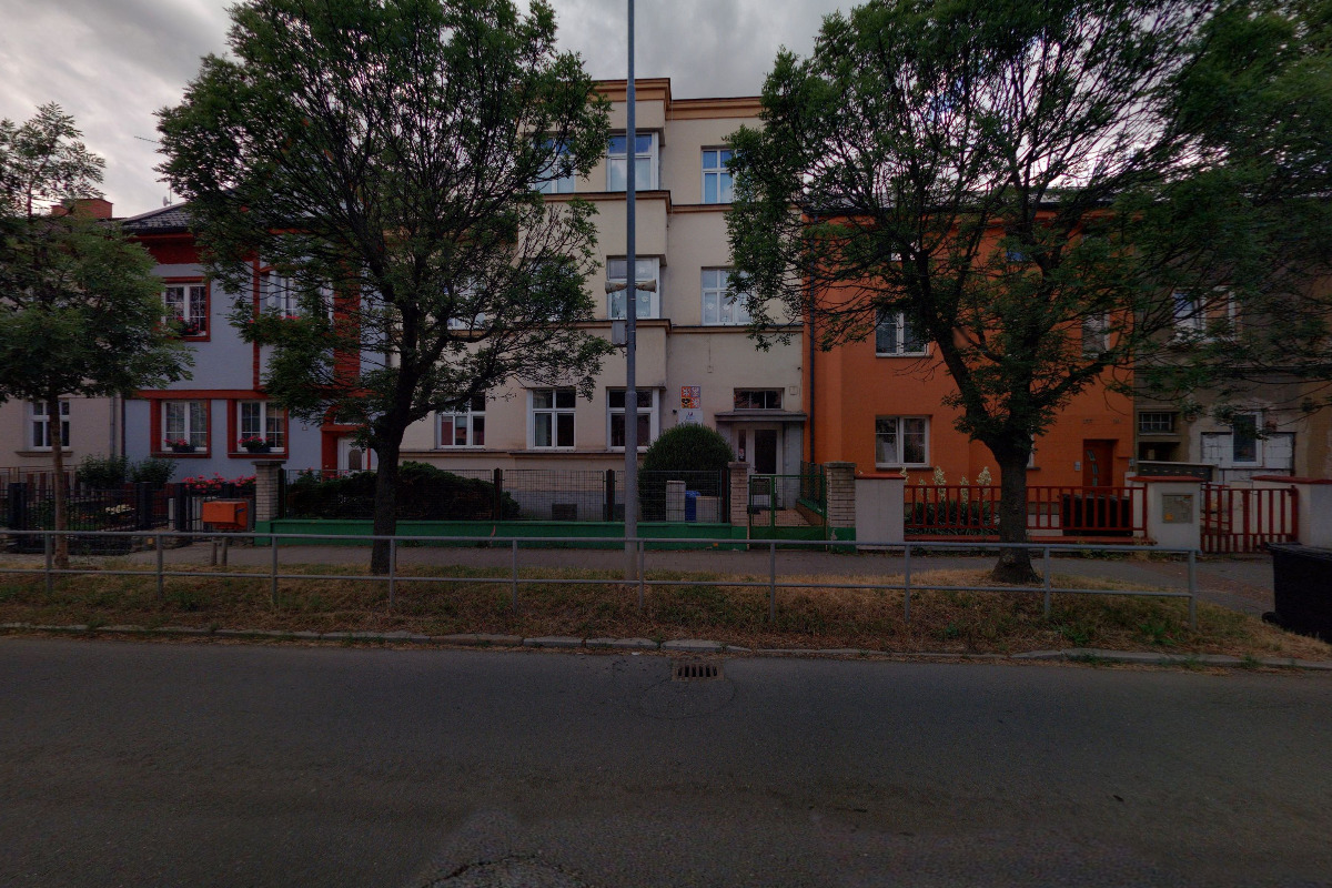 Fakultní ZŠ a MŠ Olomouc, Schweitzerova foto 2