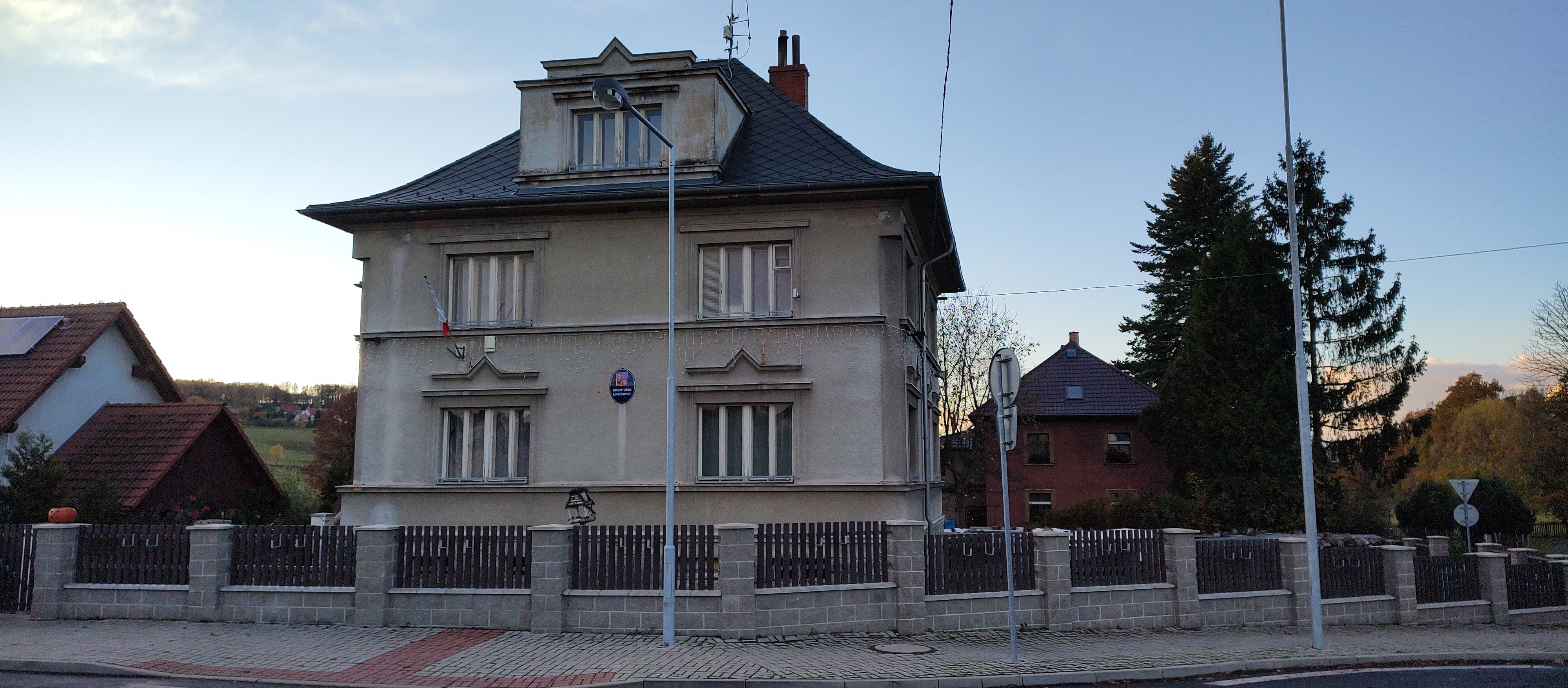 Lovečkovice - obecní úřad foto 6