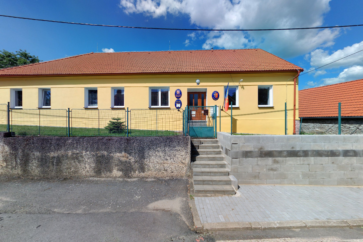 Chvalovice - obecní úřad foto 2