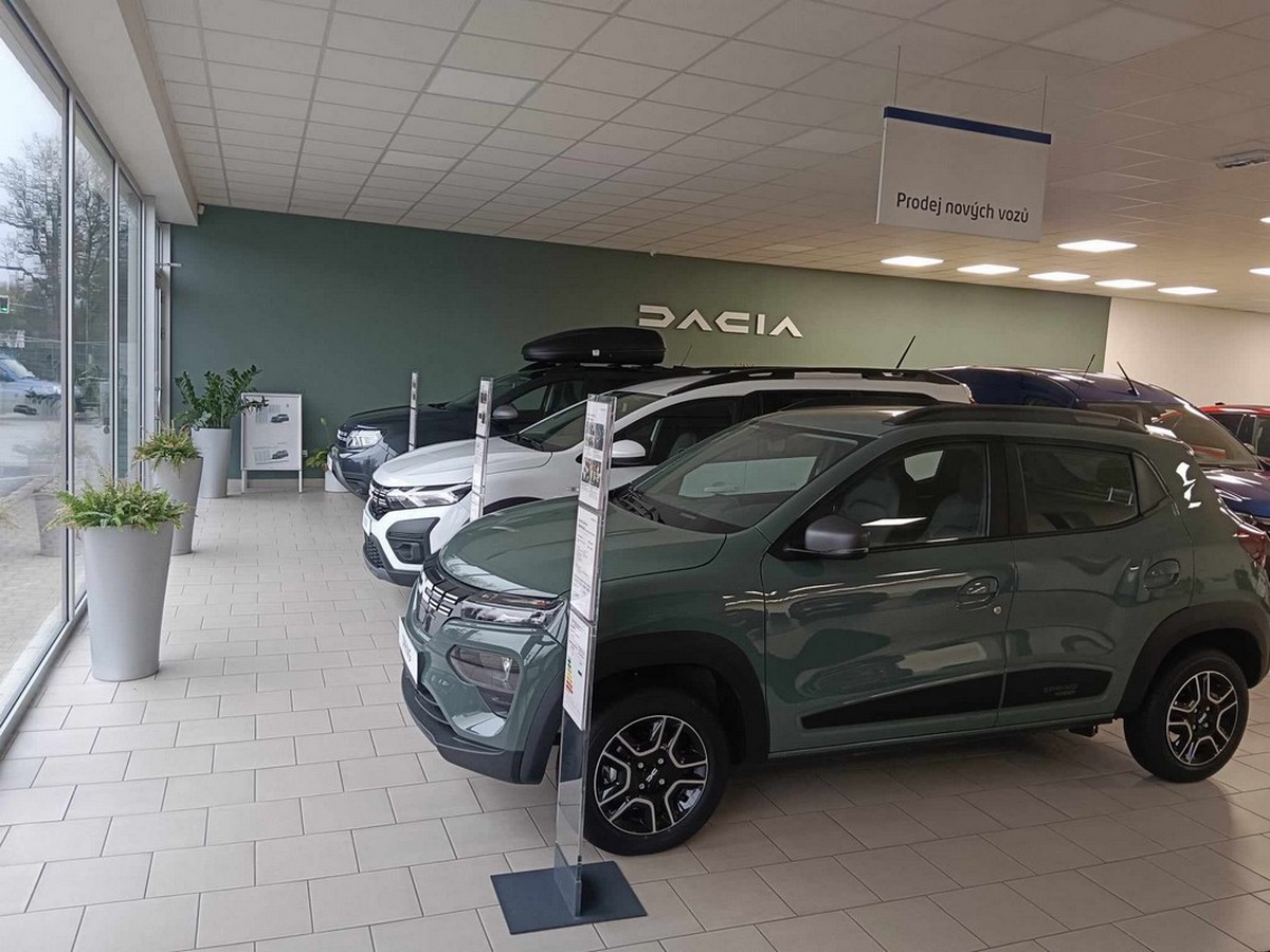 Auto Centrum Jih 2000 člen skupiny AUTO UH a.s. foto 2