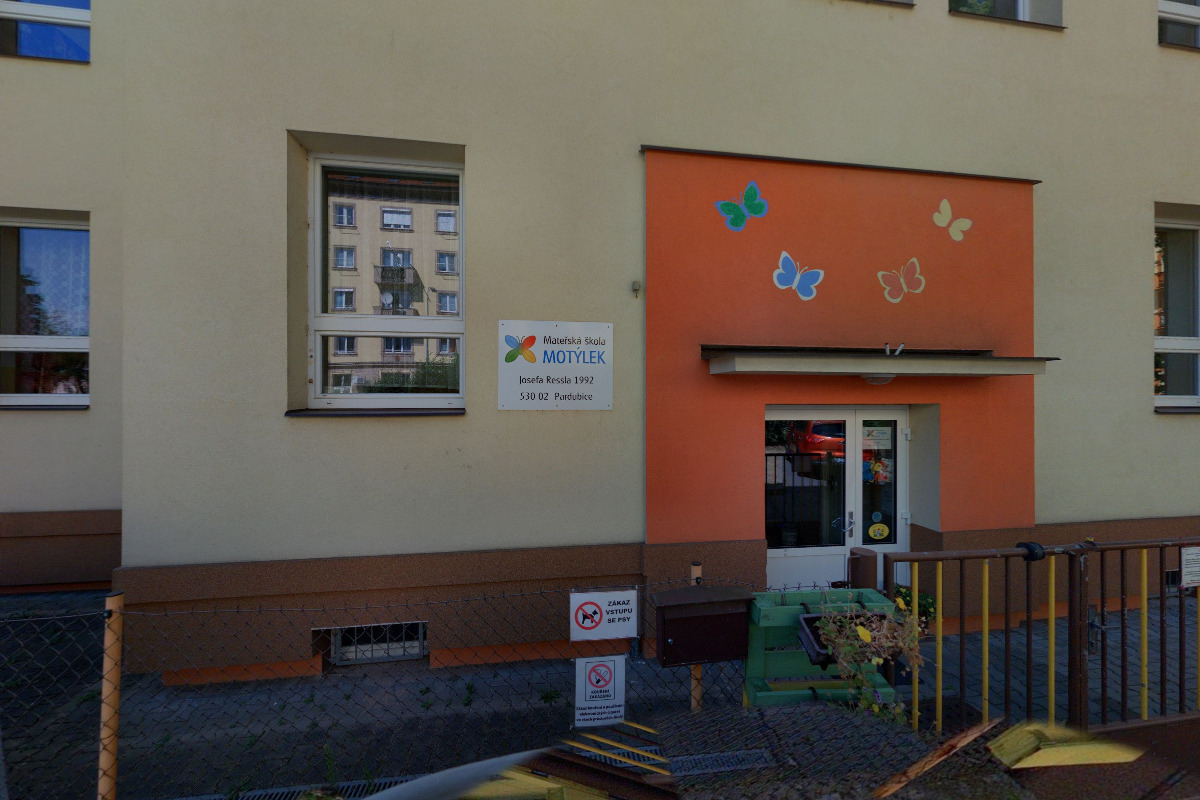 Mateřská škola Motýlek Pardubice, Josefa Ressla 1992 foto 5