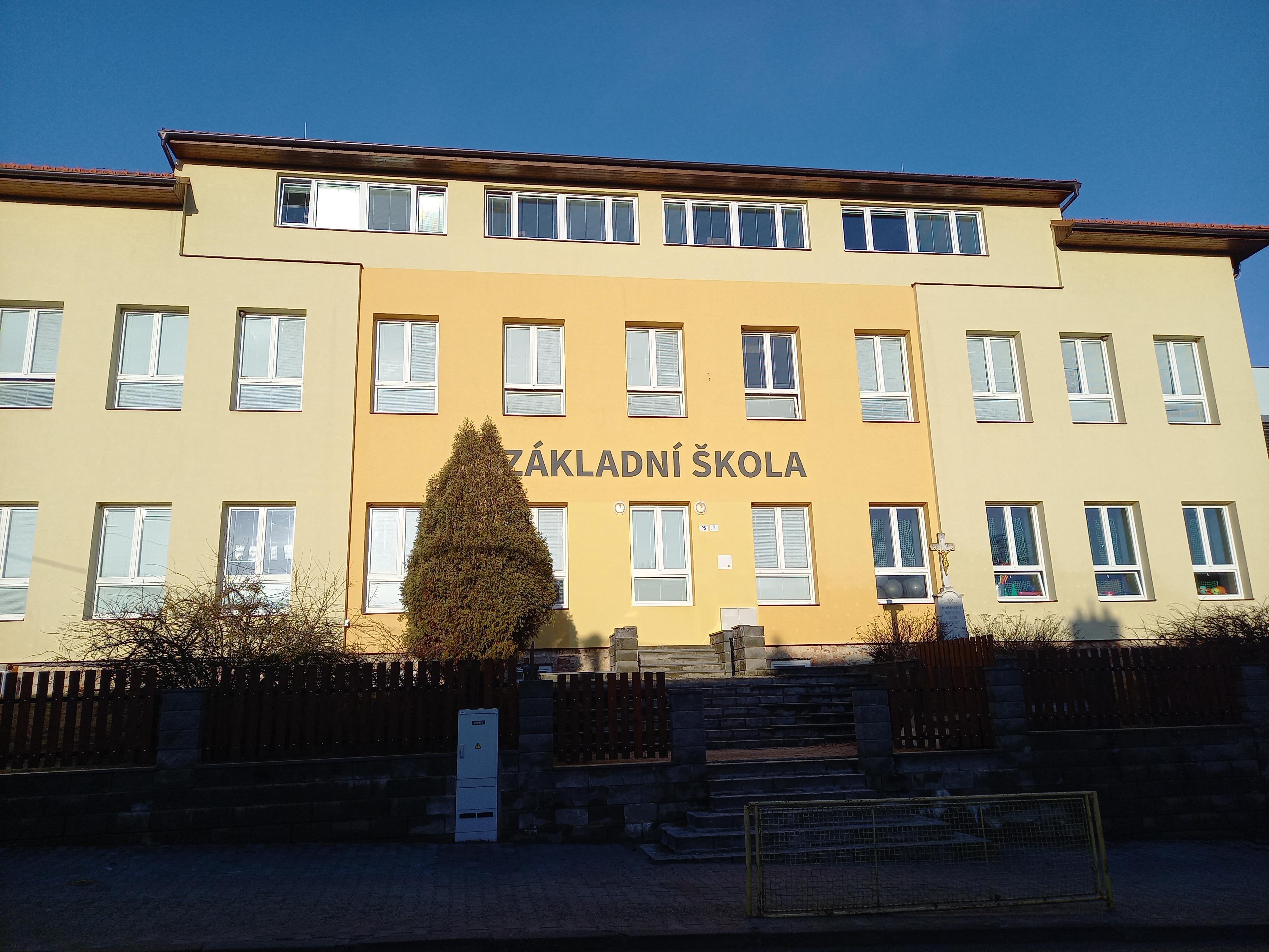 ZŠ a MŠ Ochoz u Brna, Brněnská foto 2