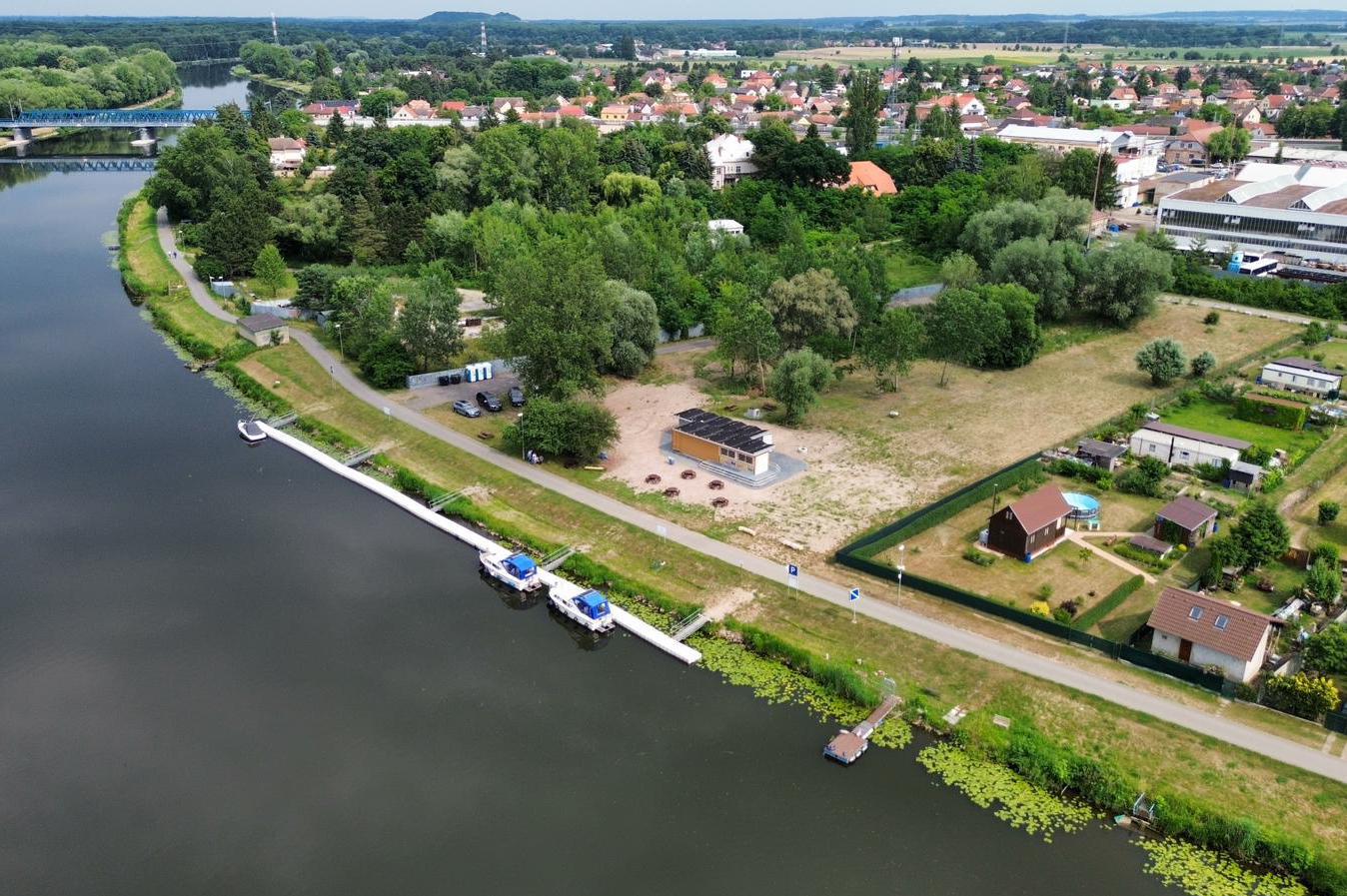 Ráj u vody - molo na Labi