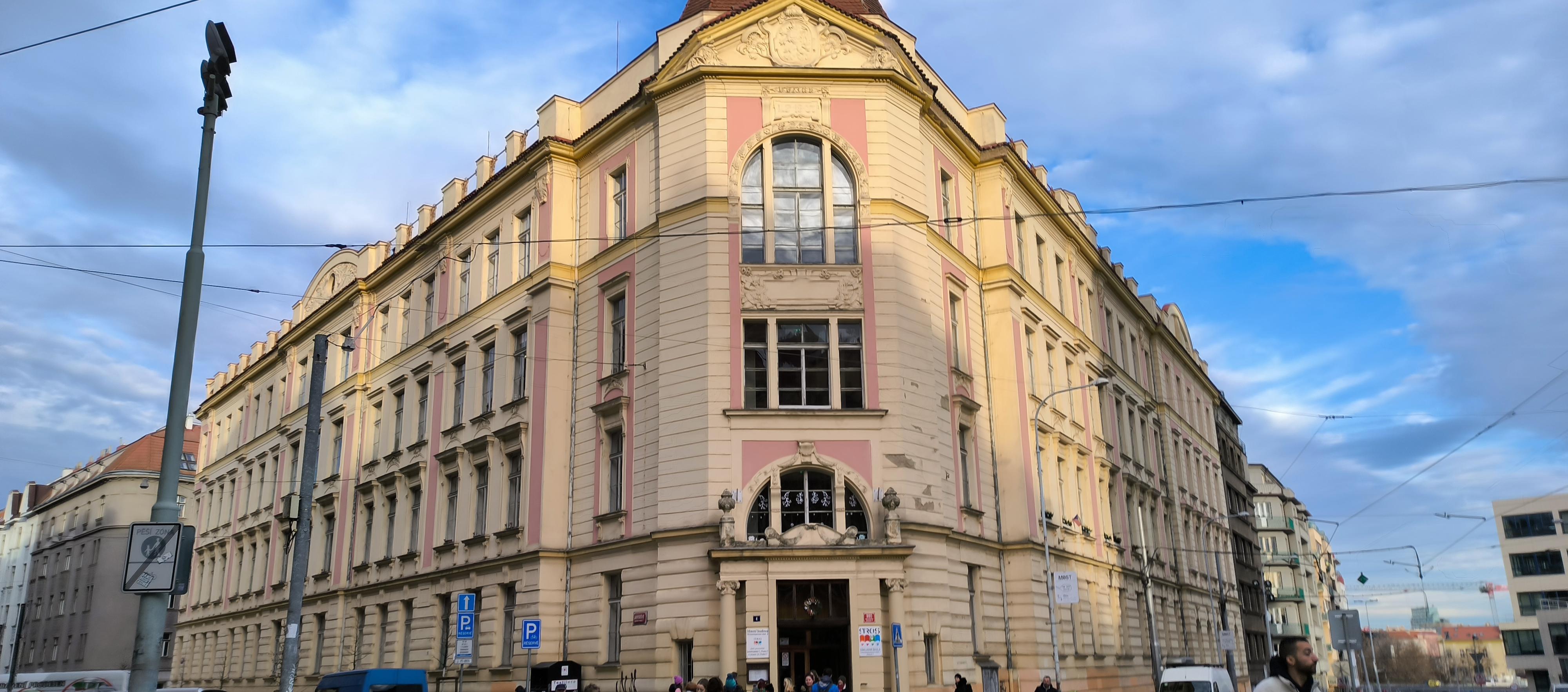 ZŠ Praha 7, Strossmayerovo náměstí foto 2
