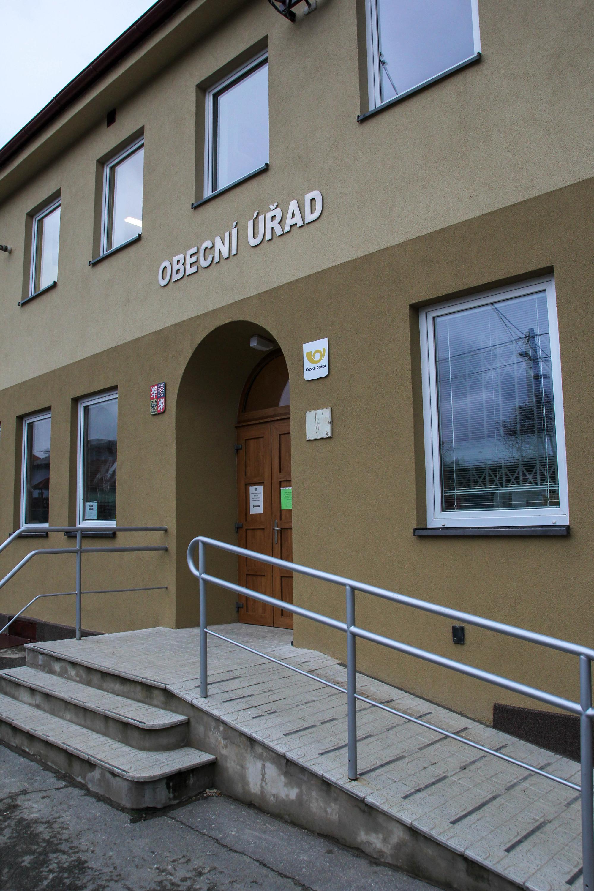 Hladké Životice - obecní úřad foto 4