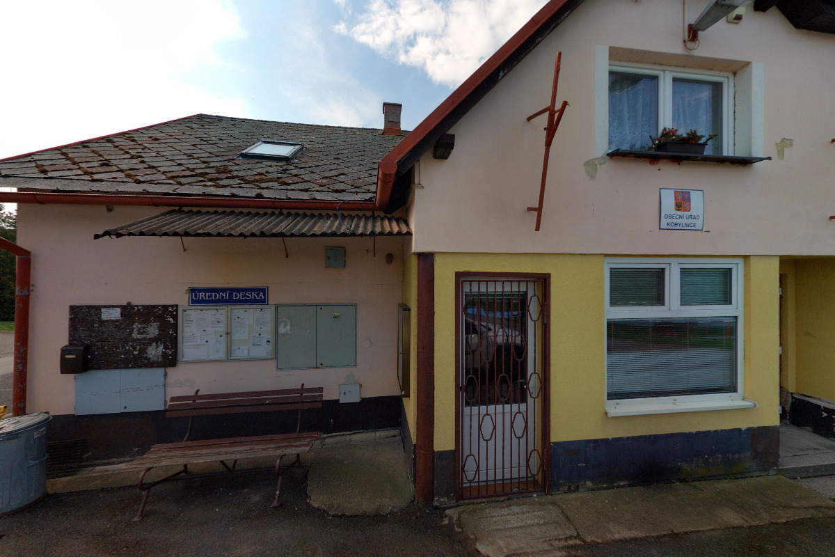 Kobylnice - obecní úřad foto 2