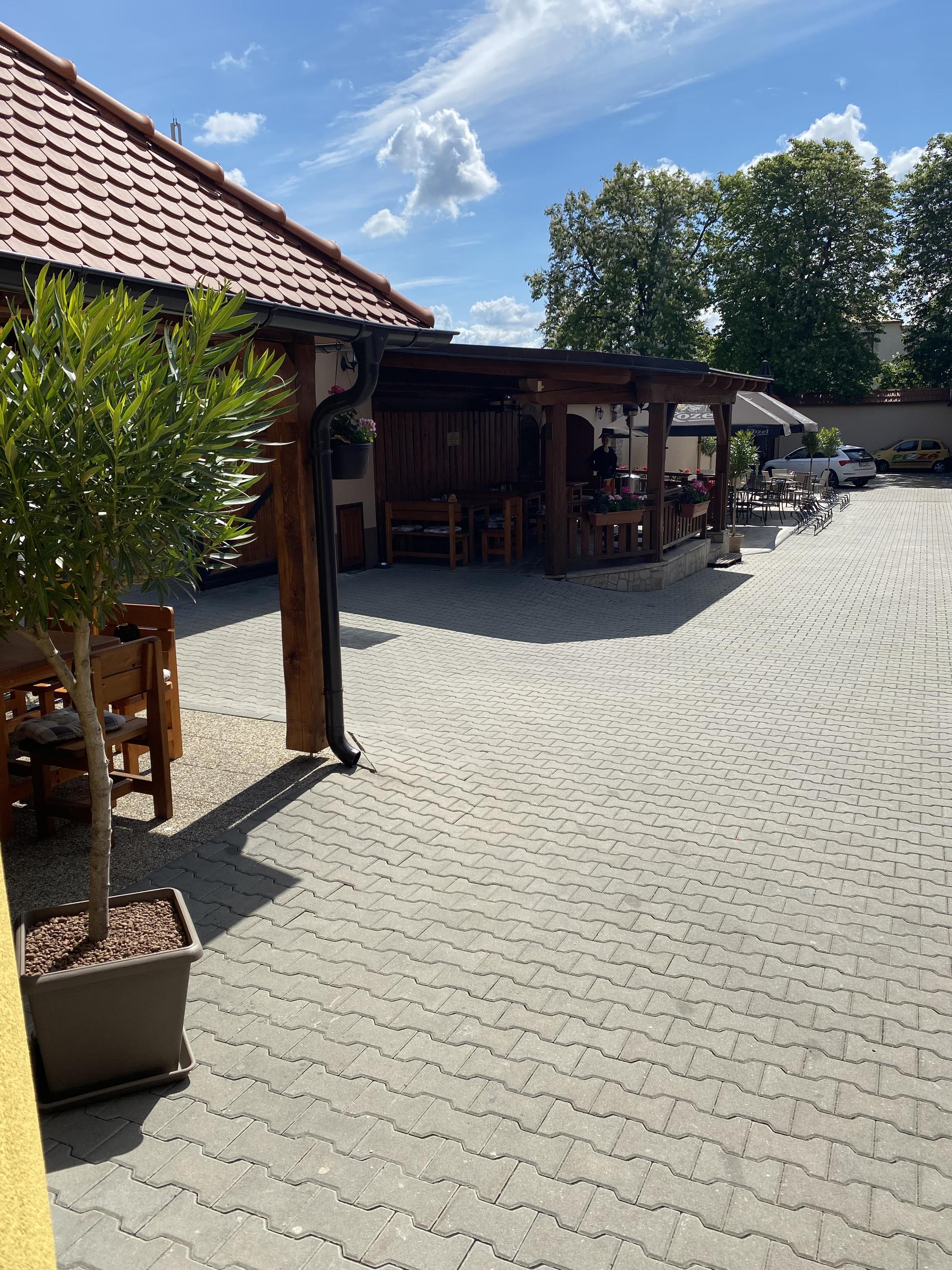 Bowling sport centrum Mikulov - Pizzeria - Restaurant foto 4