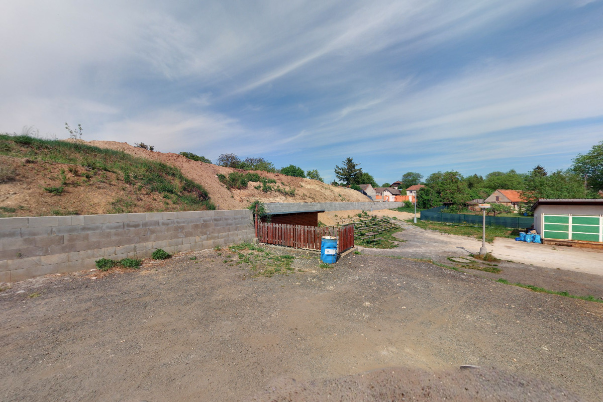 Kiosek na fotbalovém hřišti foto 1