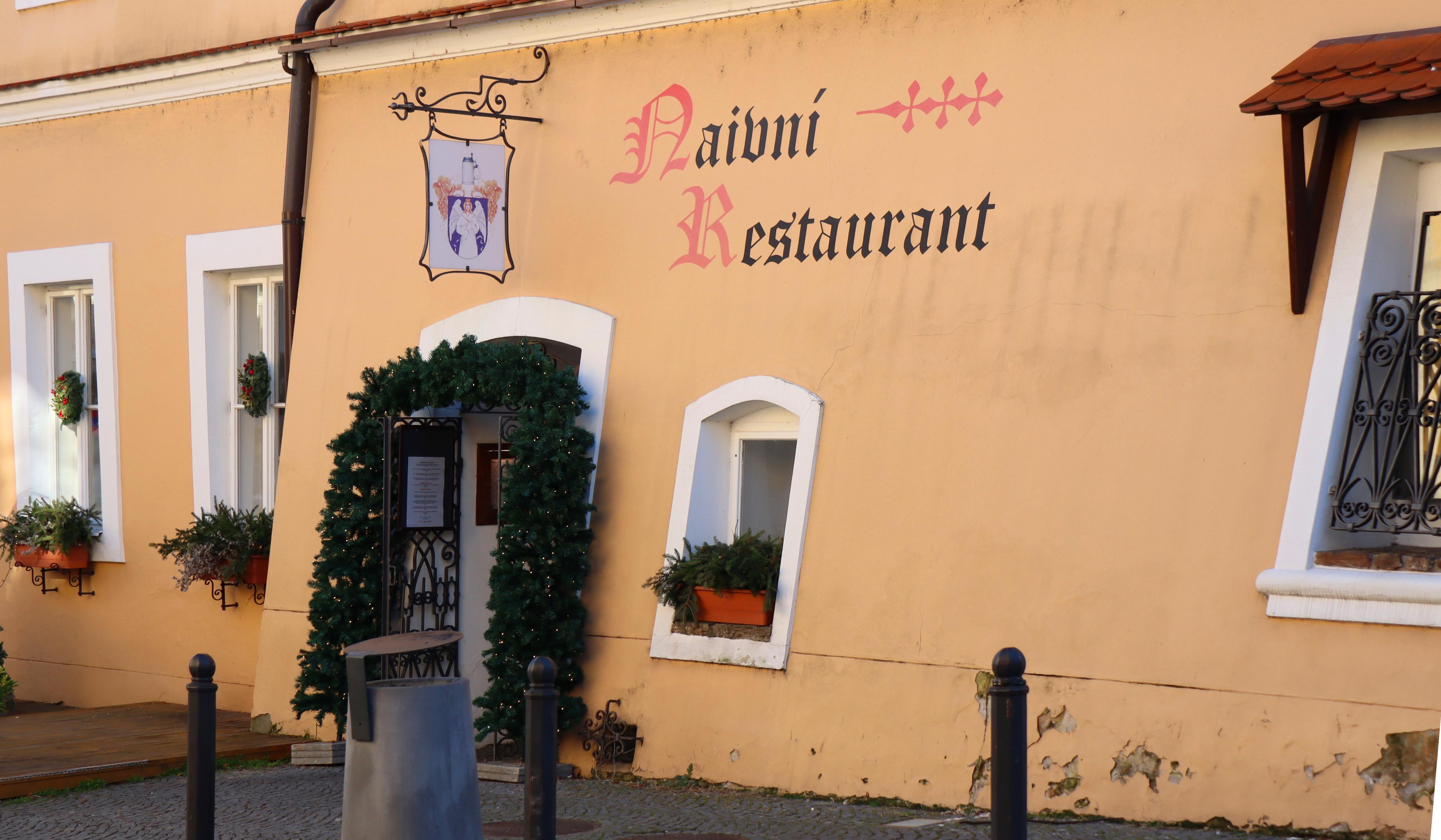Naivní Restaurant foto 3
