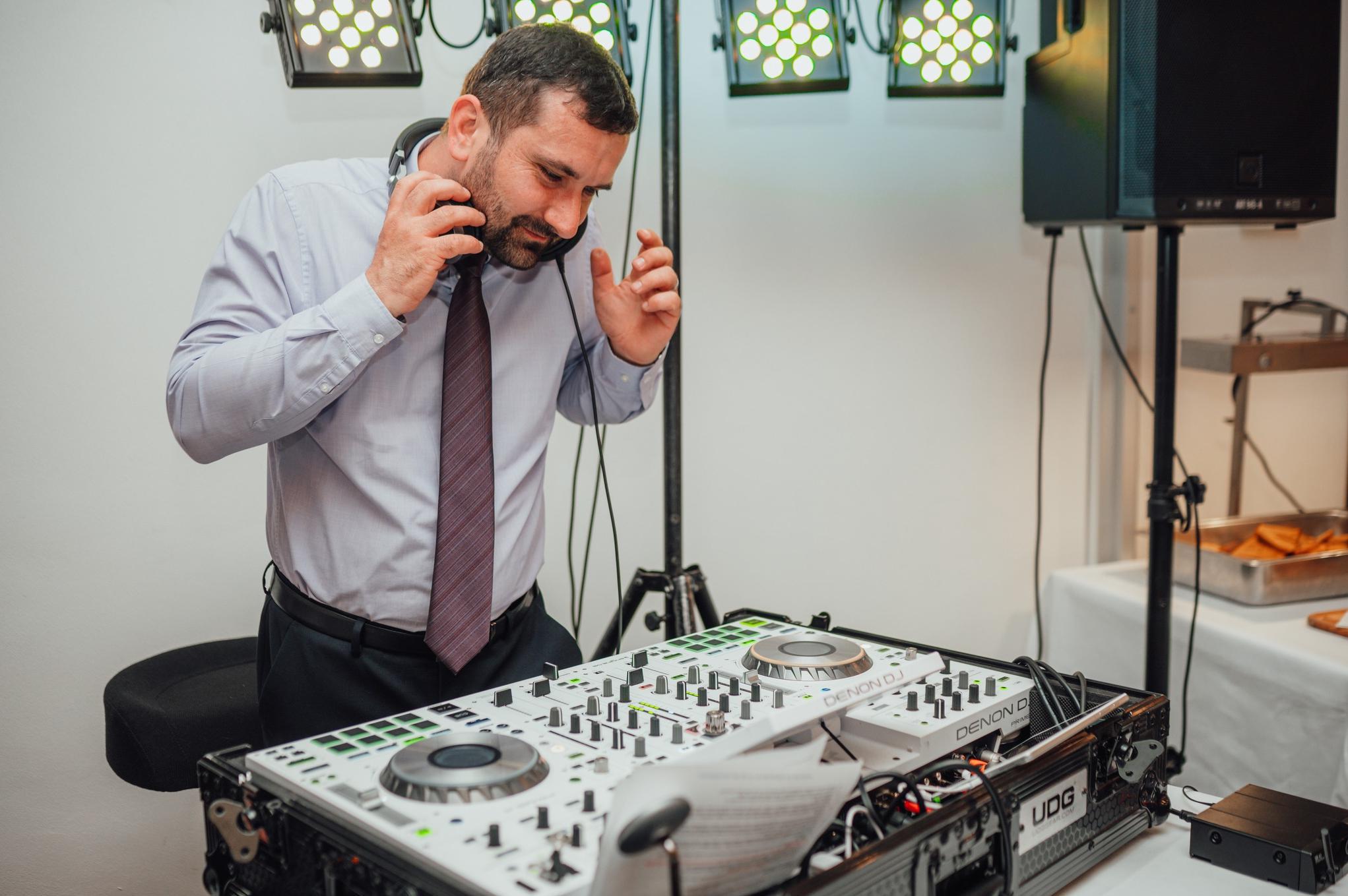 DJ na svatbu - Miloš Kundrát