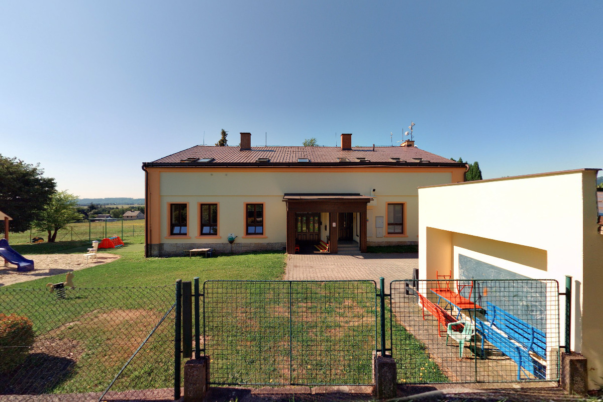 ZŠ a MŠ MUDr. Josefa Moravce, Nemojov foto 2